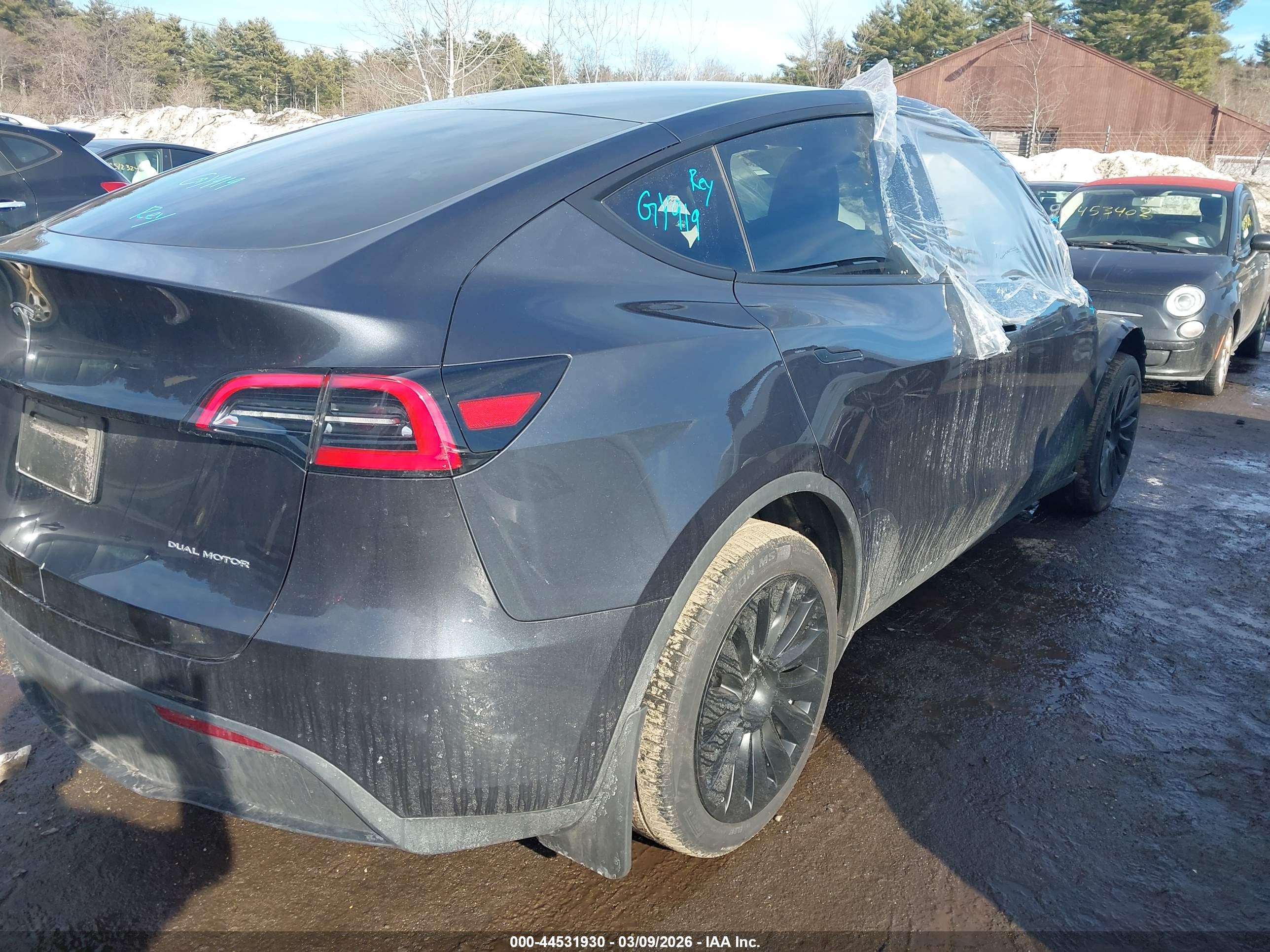TESLA MODEL image 4