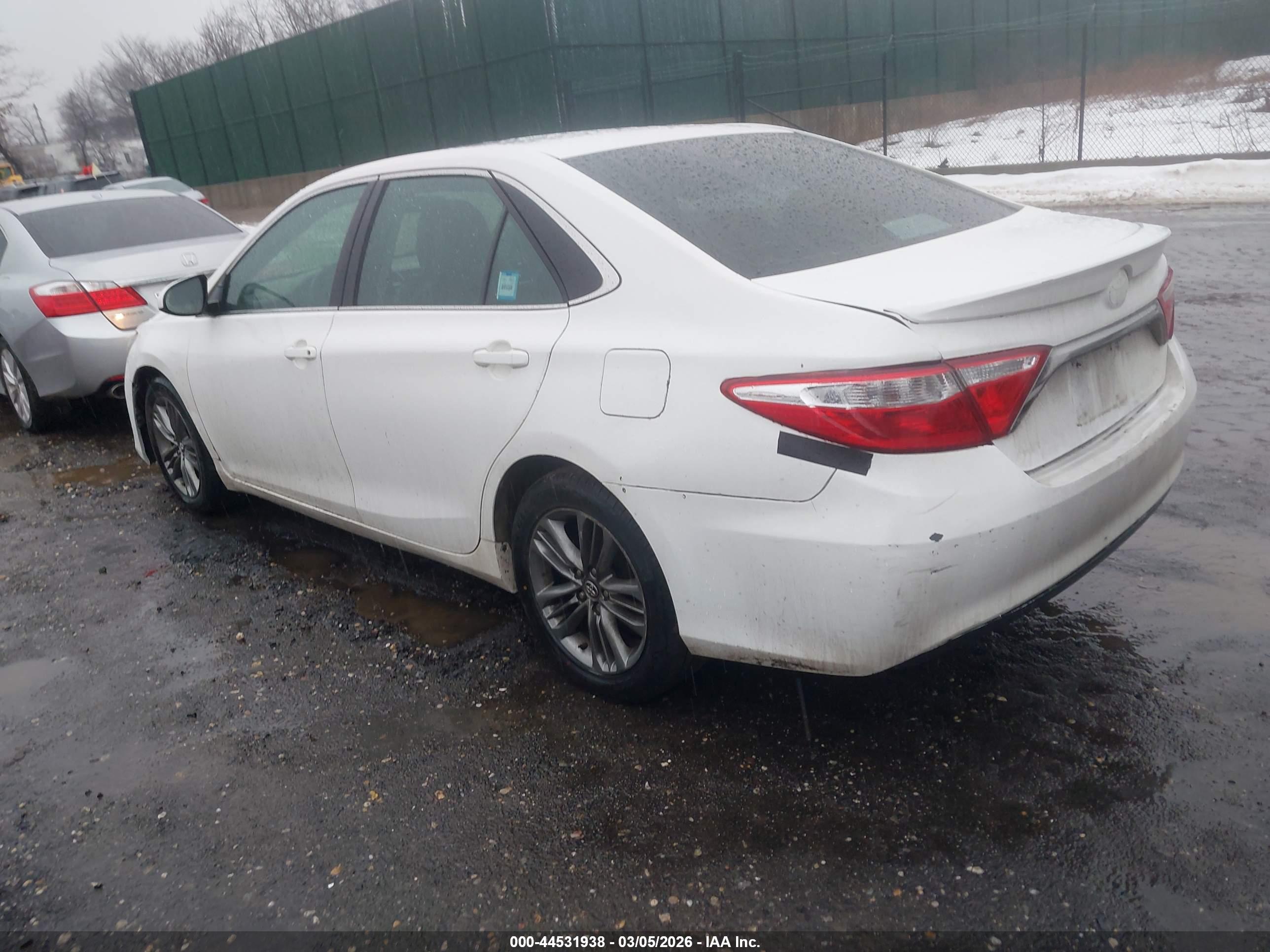 TOYOTA CAMRY image 3