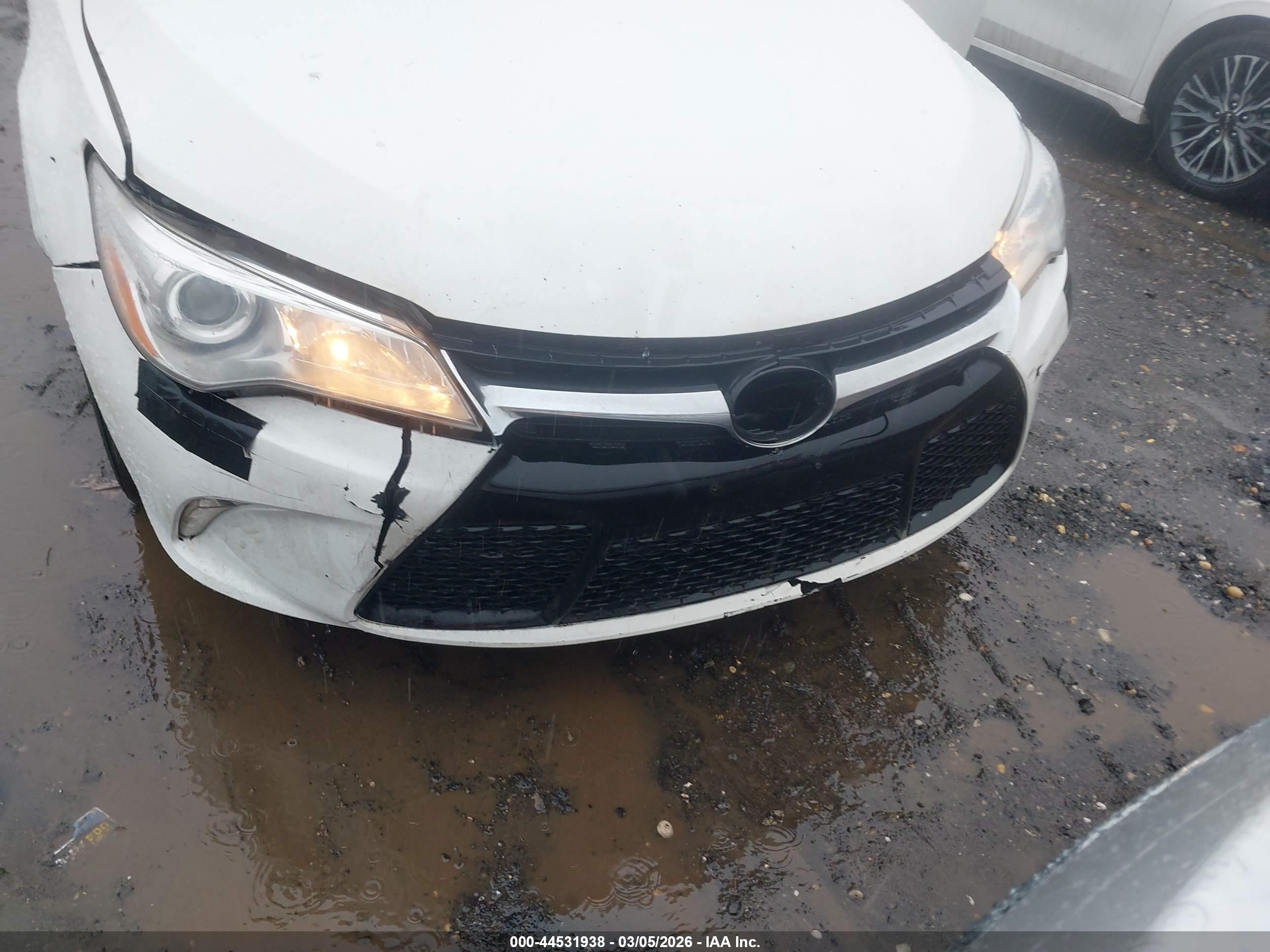 TOYOTA CAMRY image 6