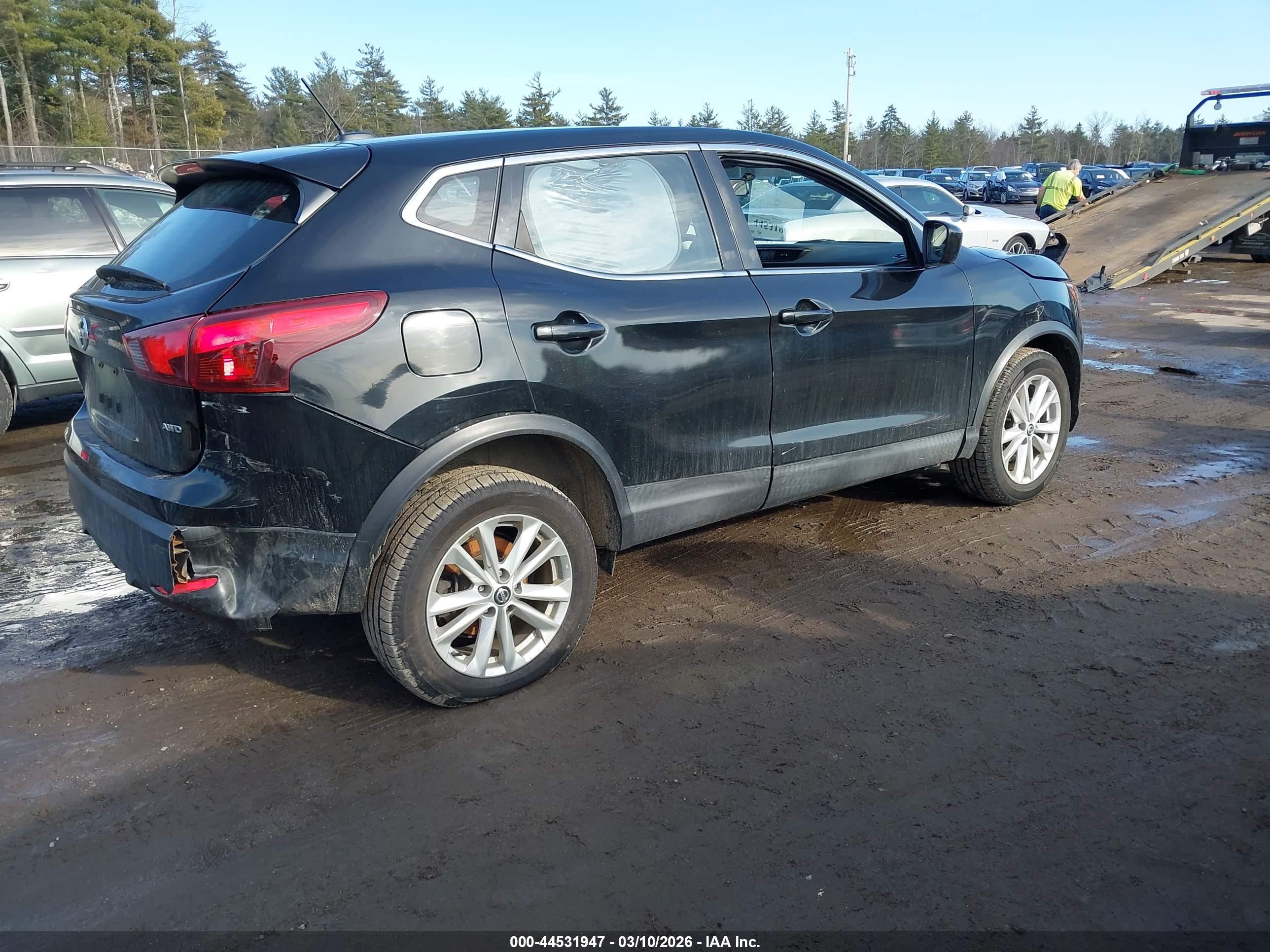 NISSAN ROGUE image 4