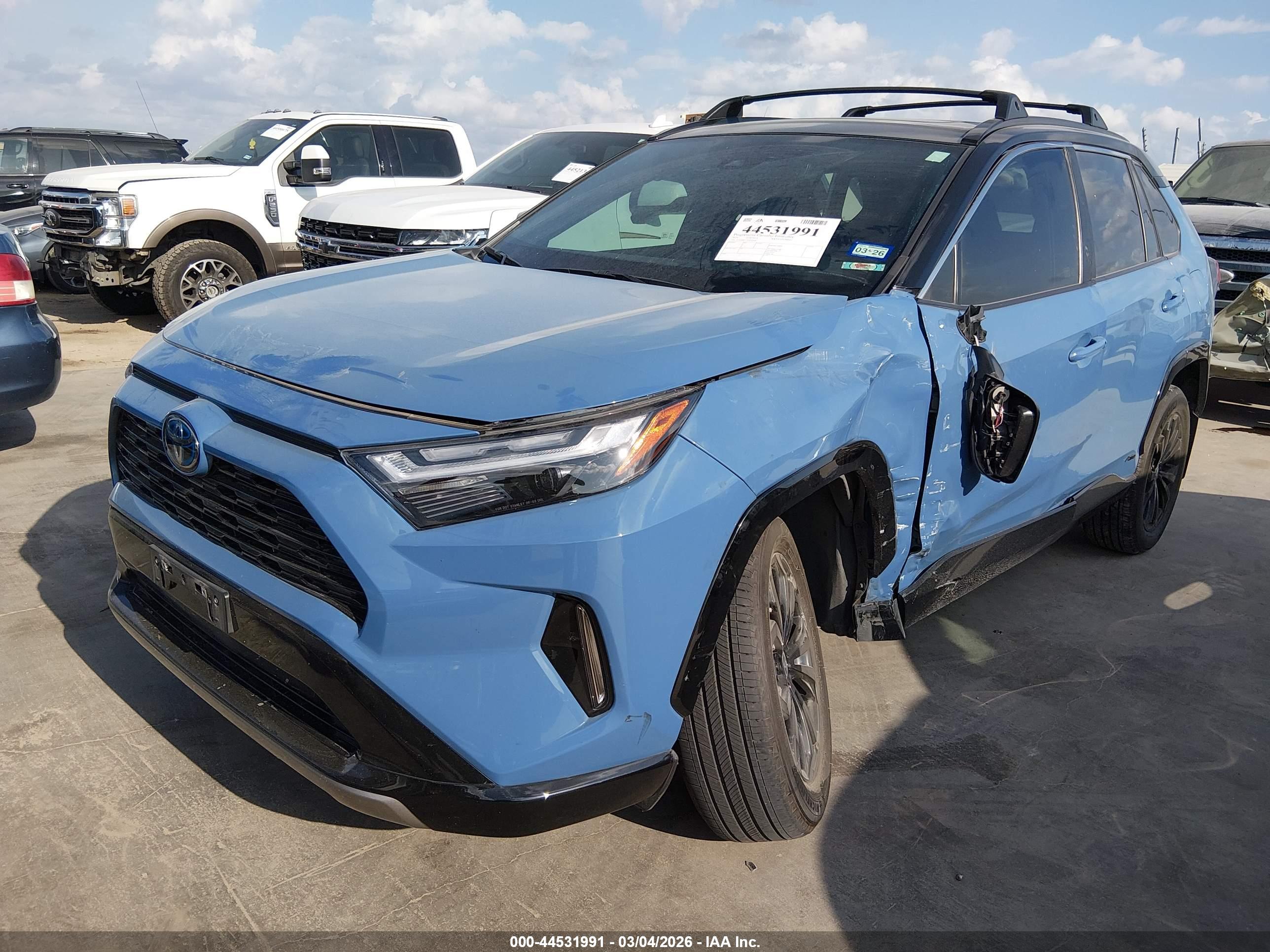 TOYOTA RAV4 image 2