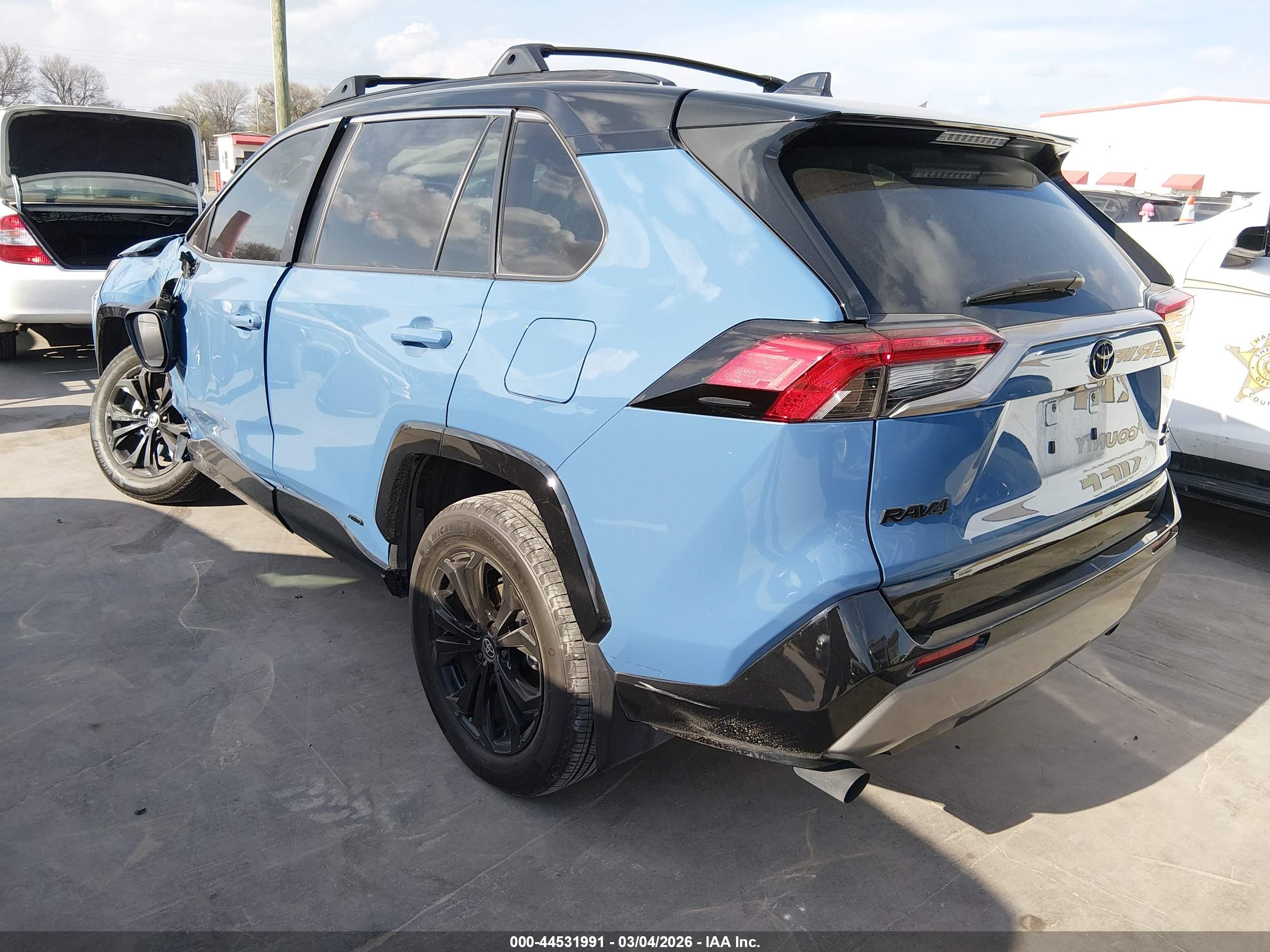 TOYOTA RAV4 image 3