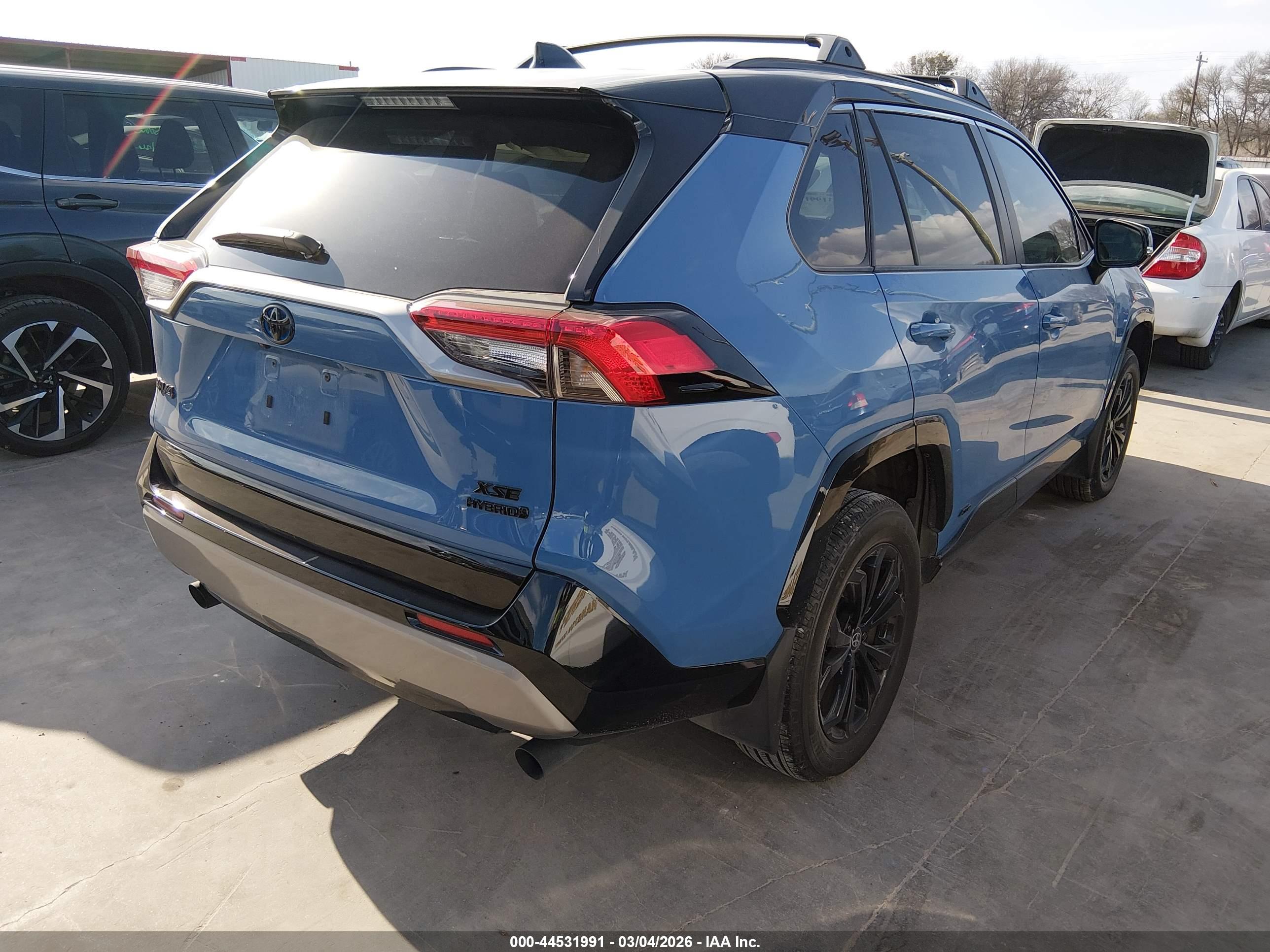 TOYOTA RAV4 image 4