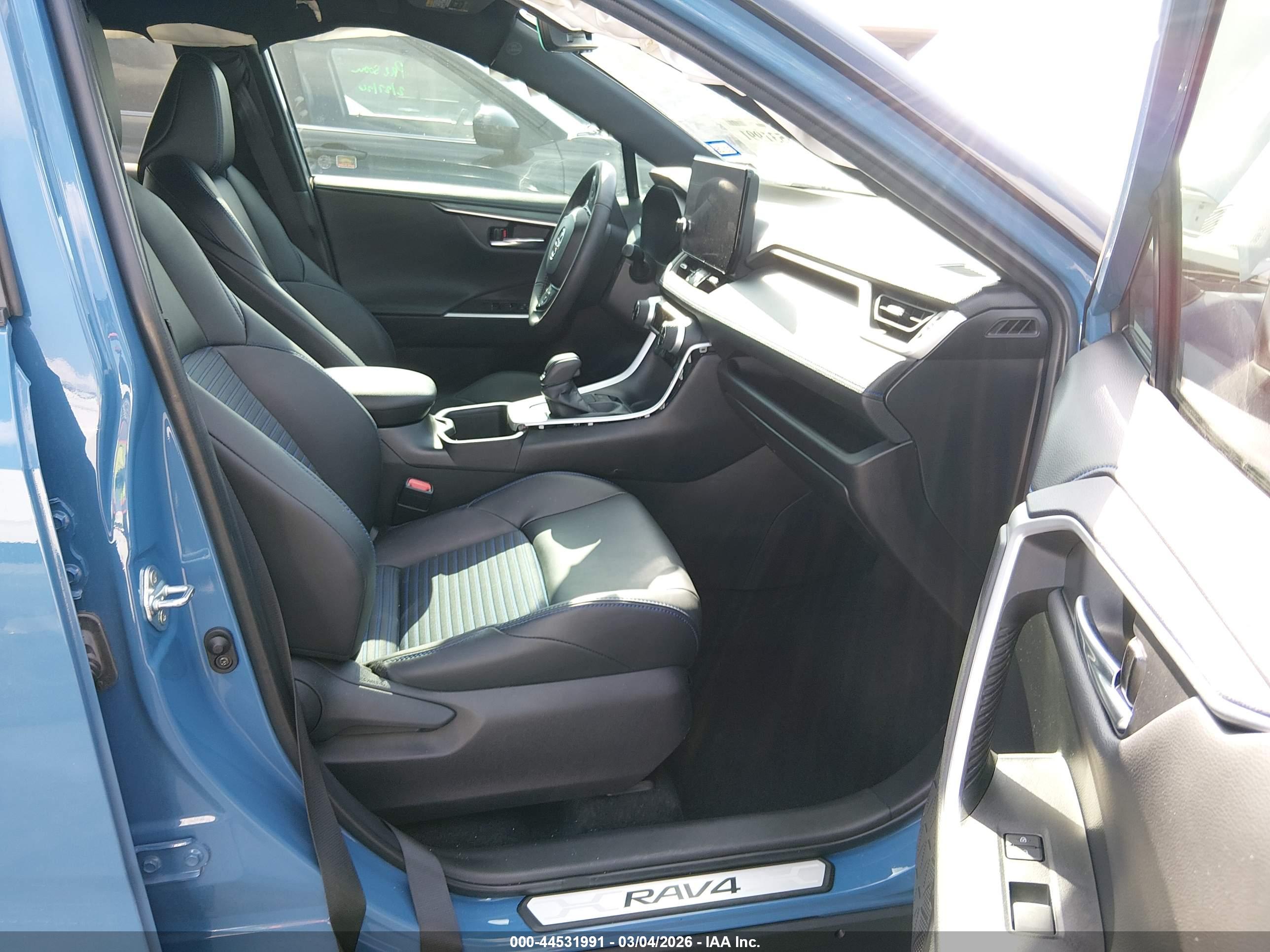 TOYOTA RAV4 image 5