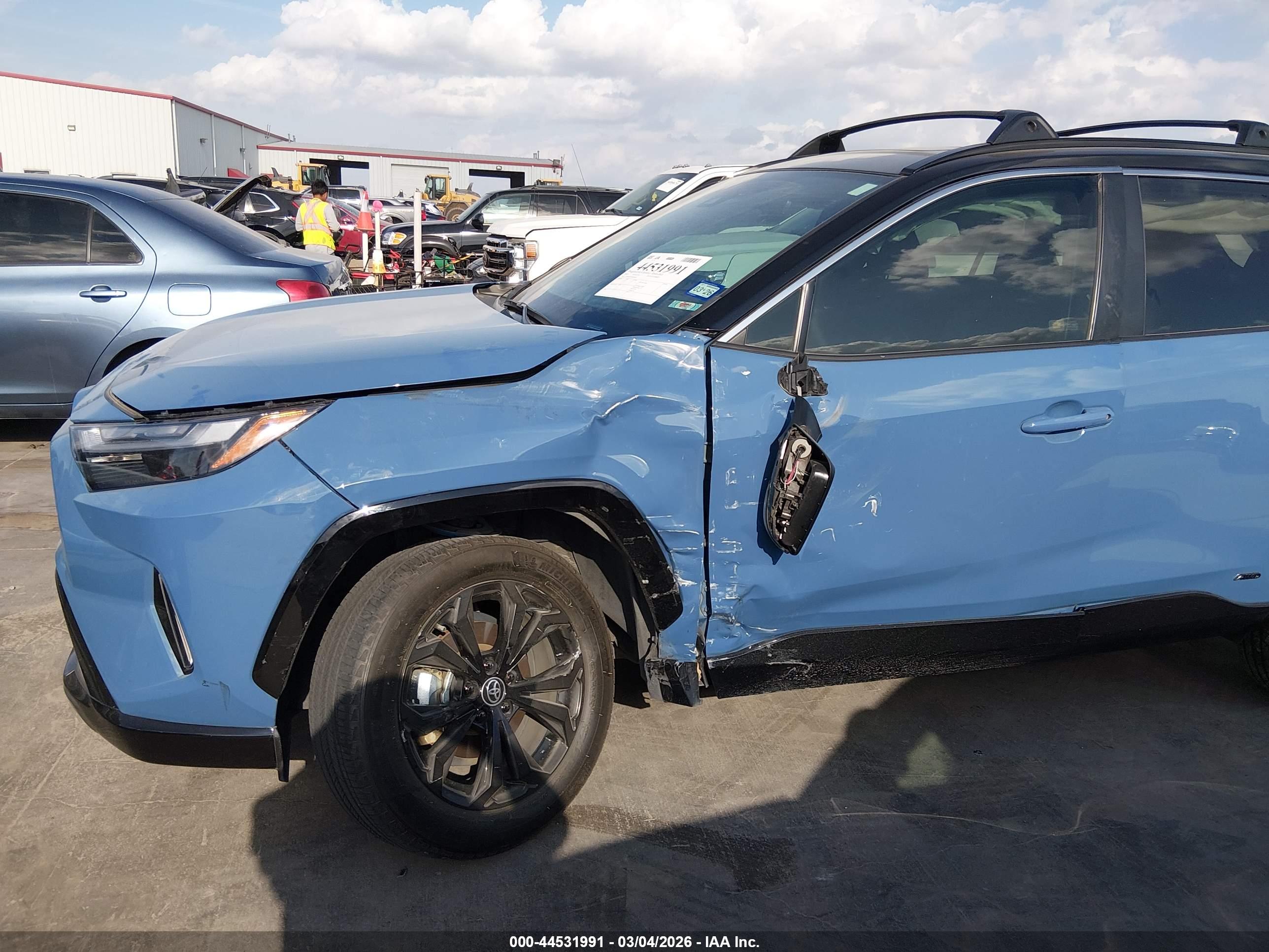 TOYOTA RAV4 image 6