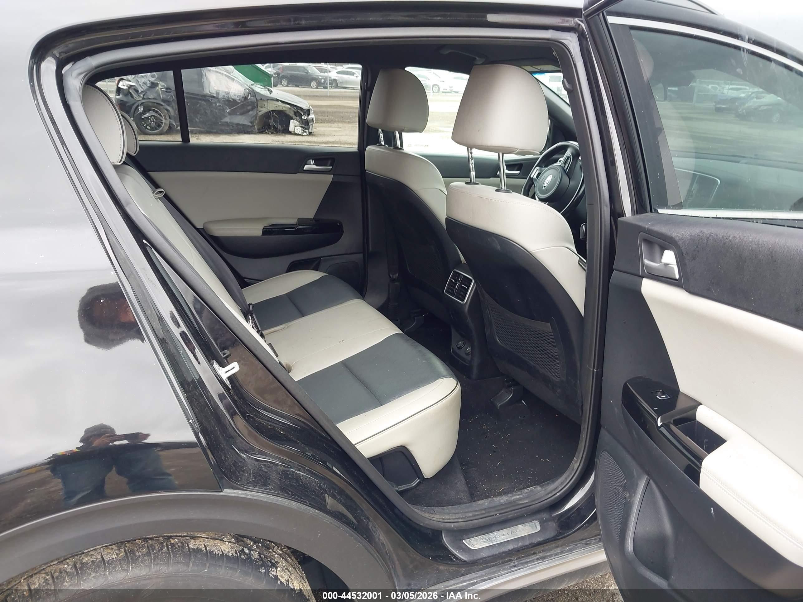 KIA SPORTAGE image 8