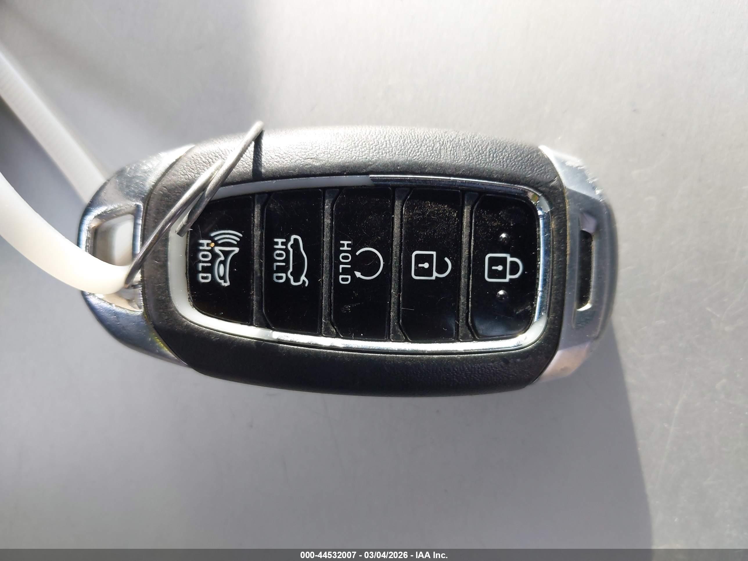 HYUNDAI ELANTRA image 11