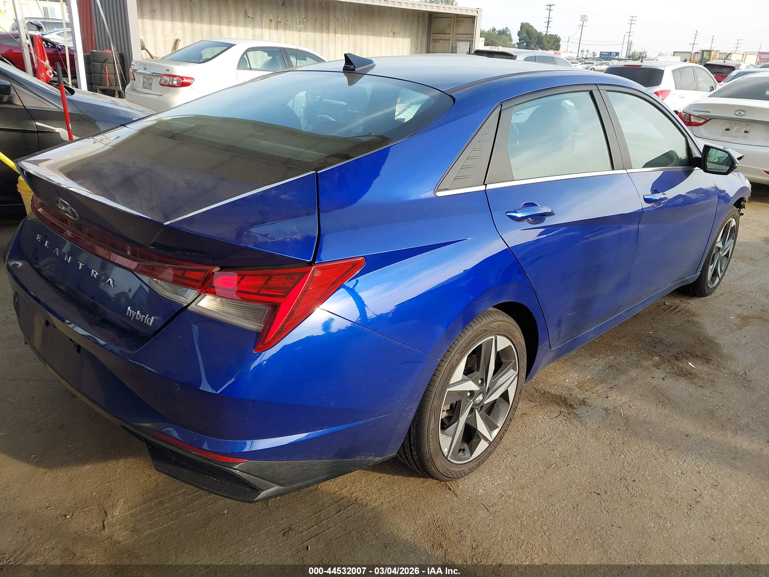 HYUNDAI ELANTRA image 4