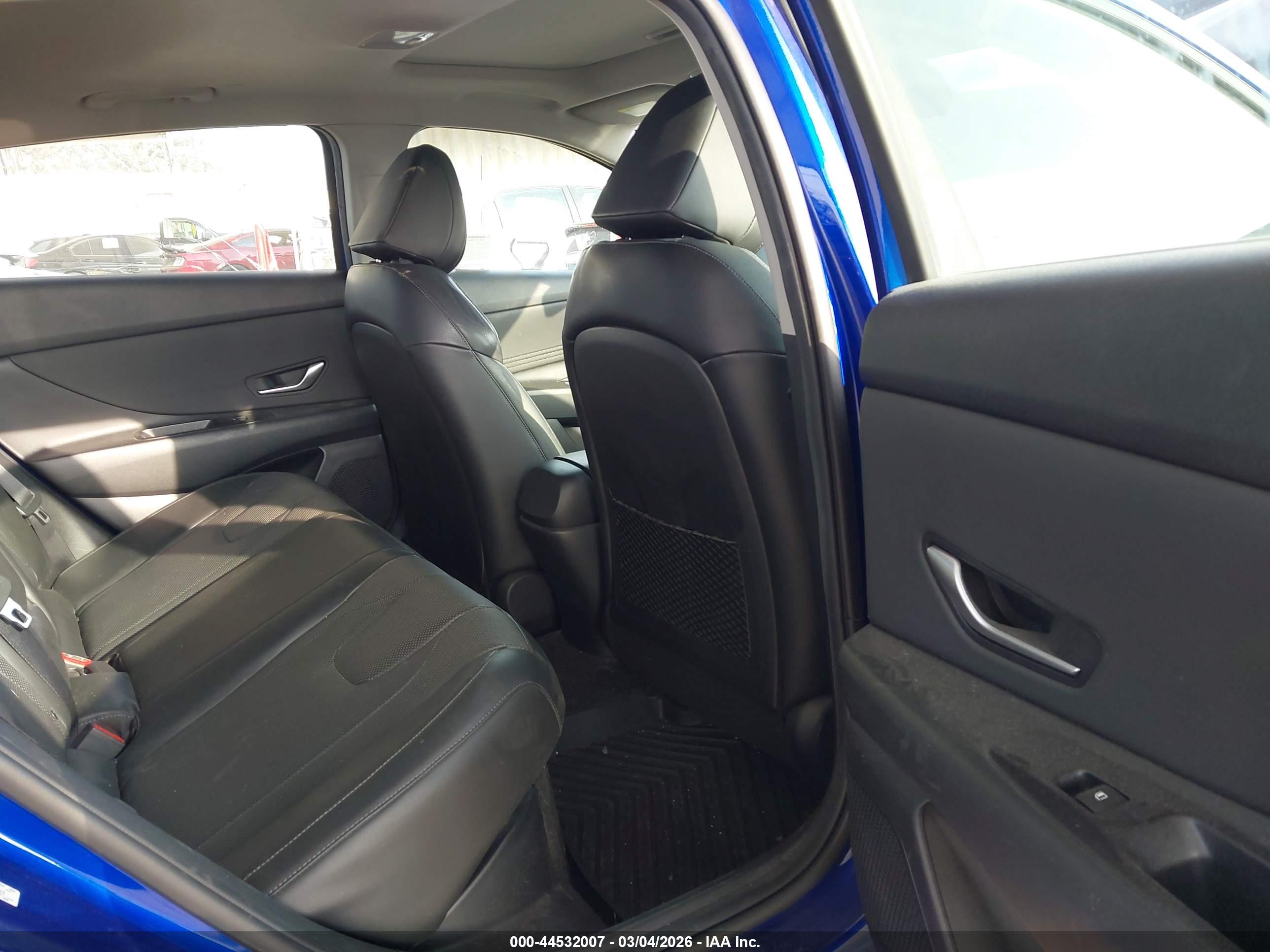 HYUNDAI ELANTRA image 8