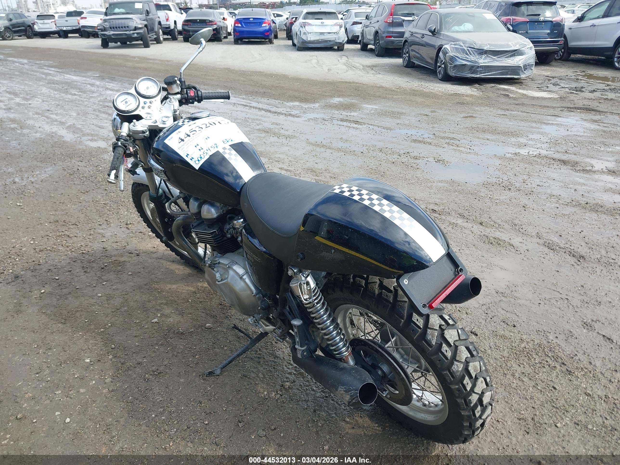 TRIUMPH MOTORCYCLE image 3