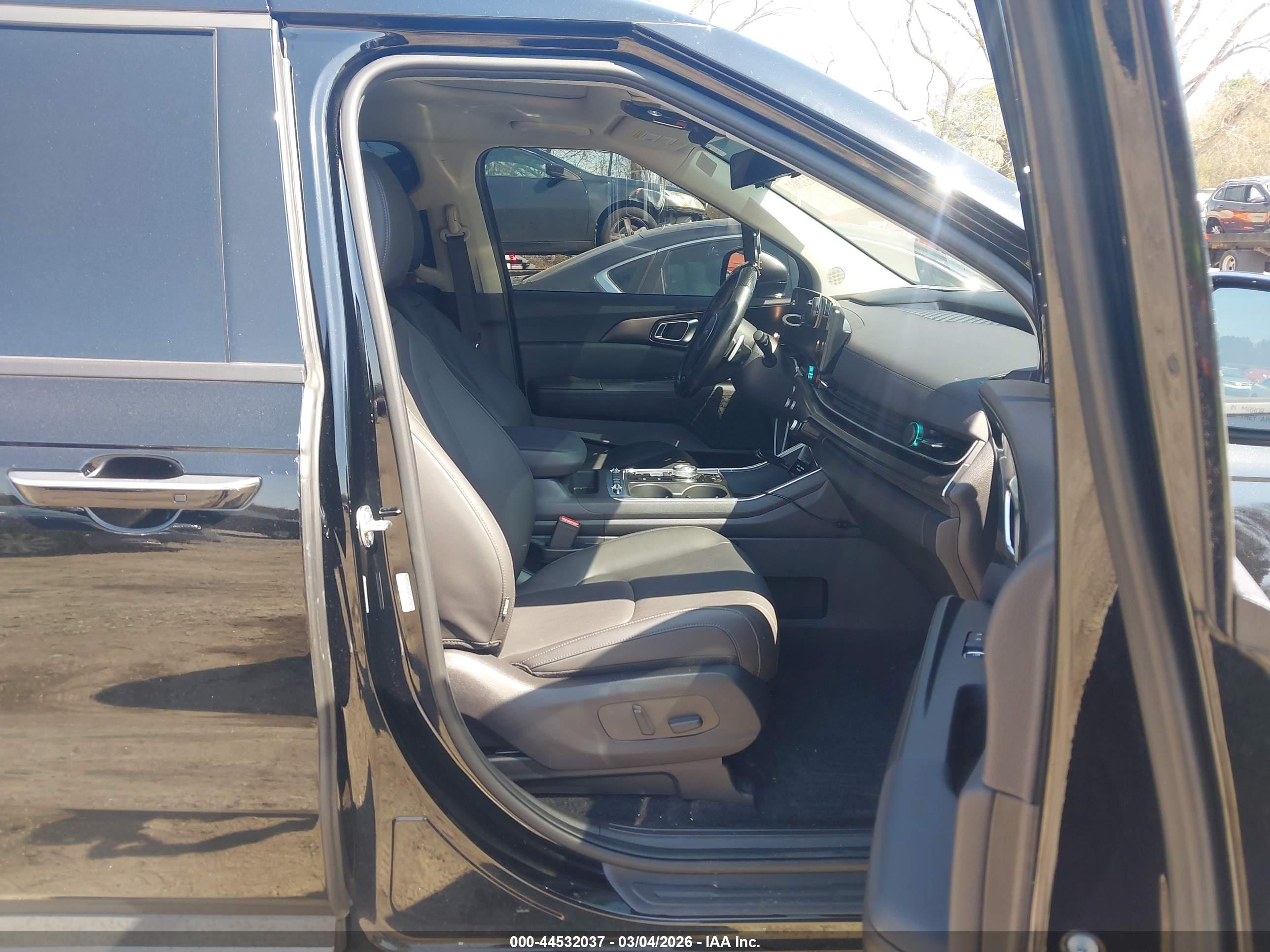 KIA CARNIVAL image 5