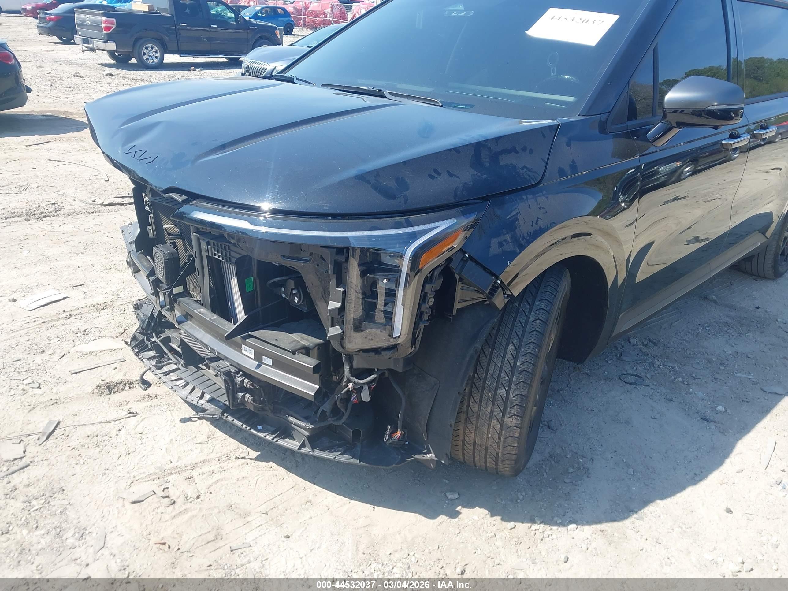 KIA CARNIVAL image 6