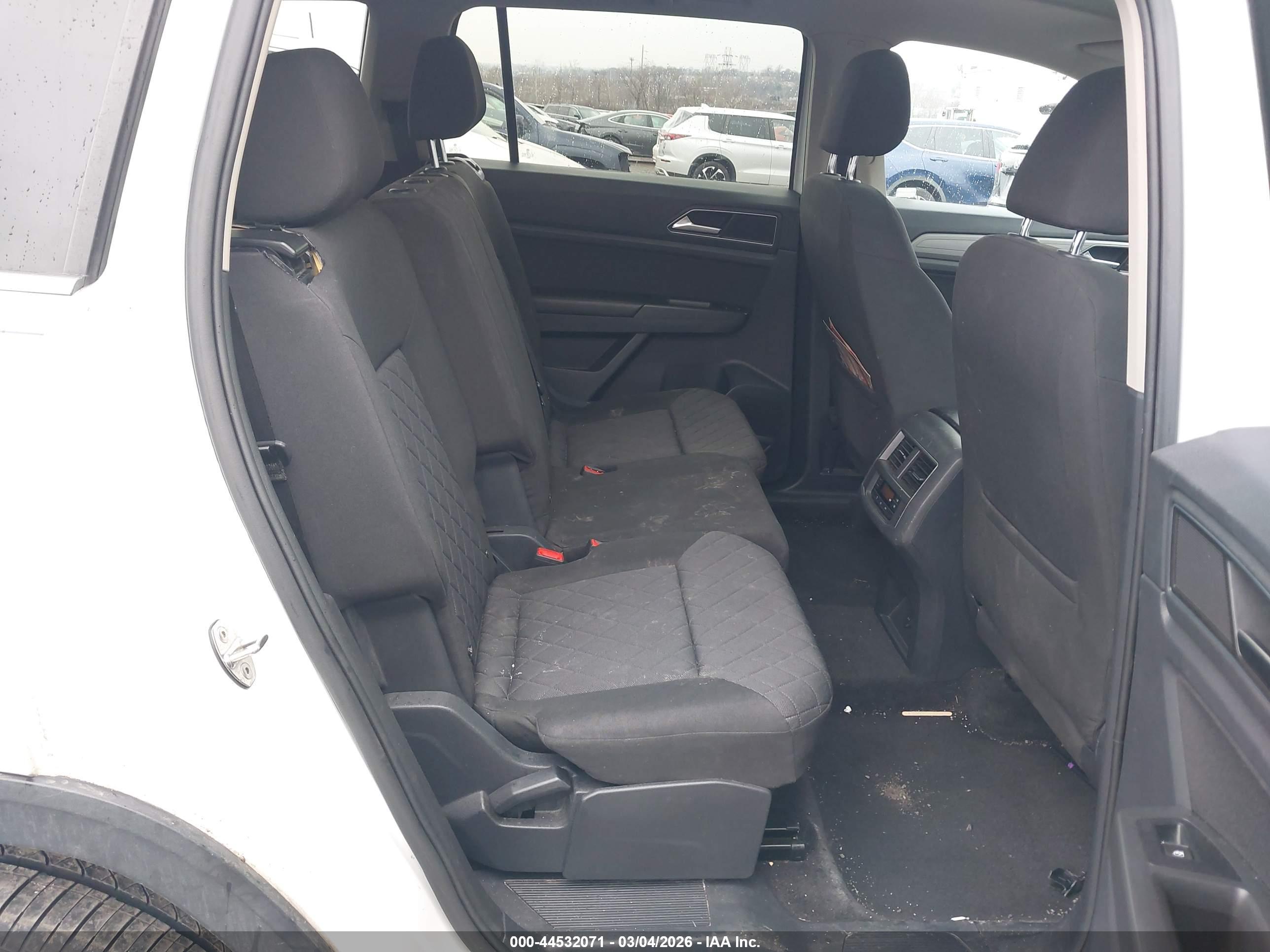 VOLKSWAGEN ATLAS image 8