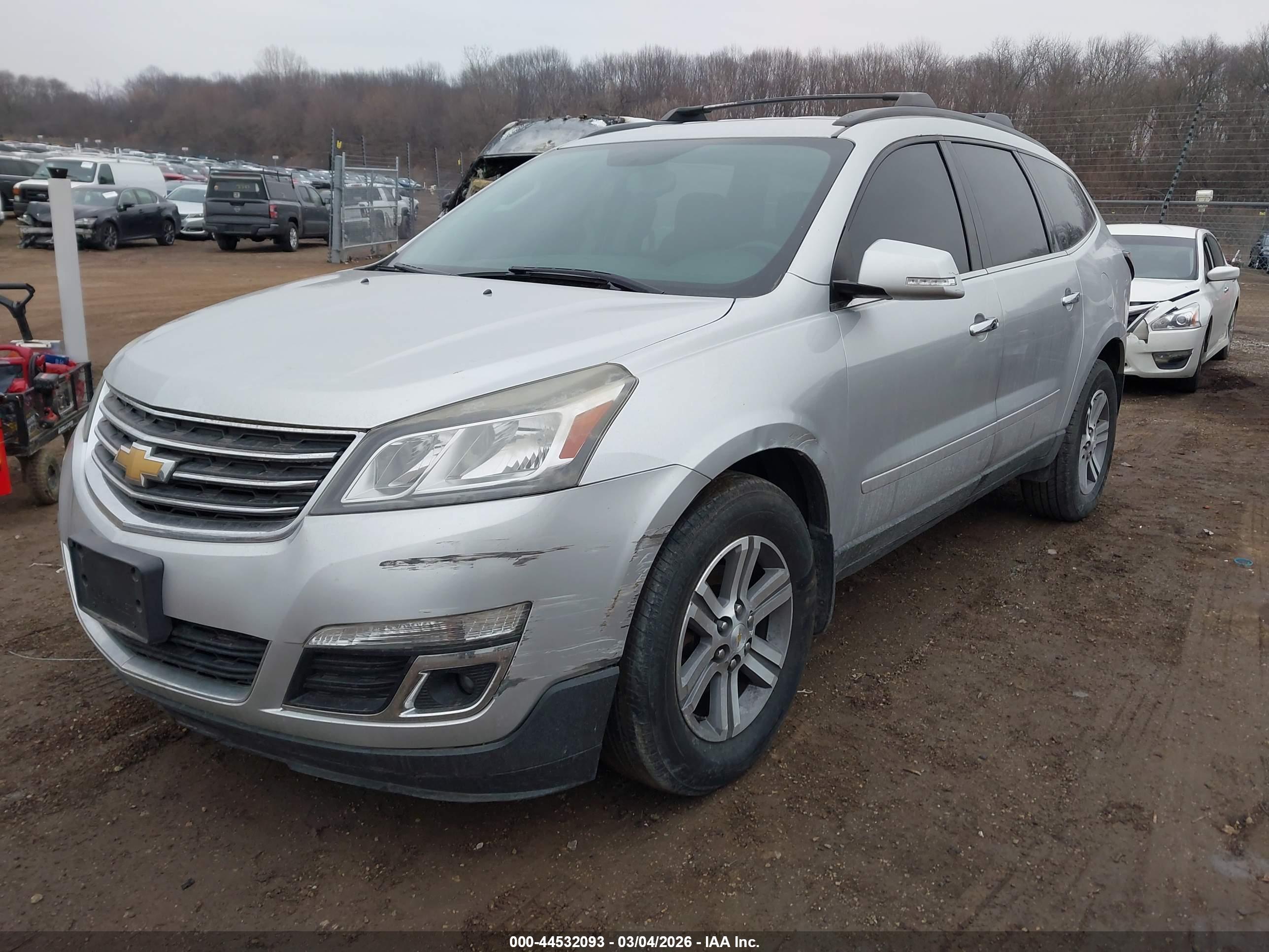 CHEVROLET TRAVERSE image 2