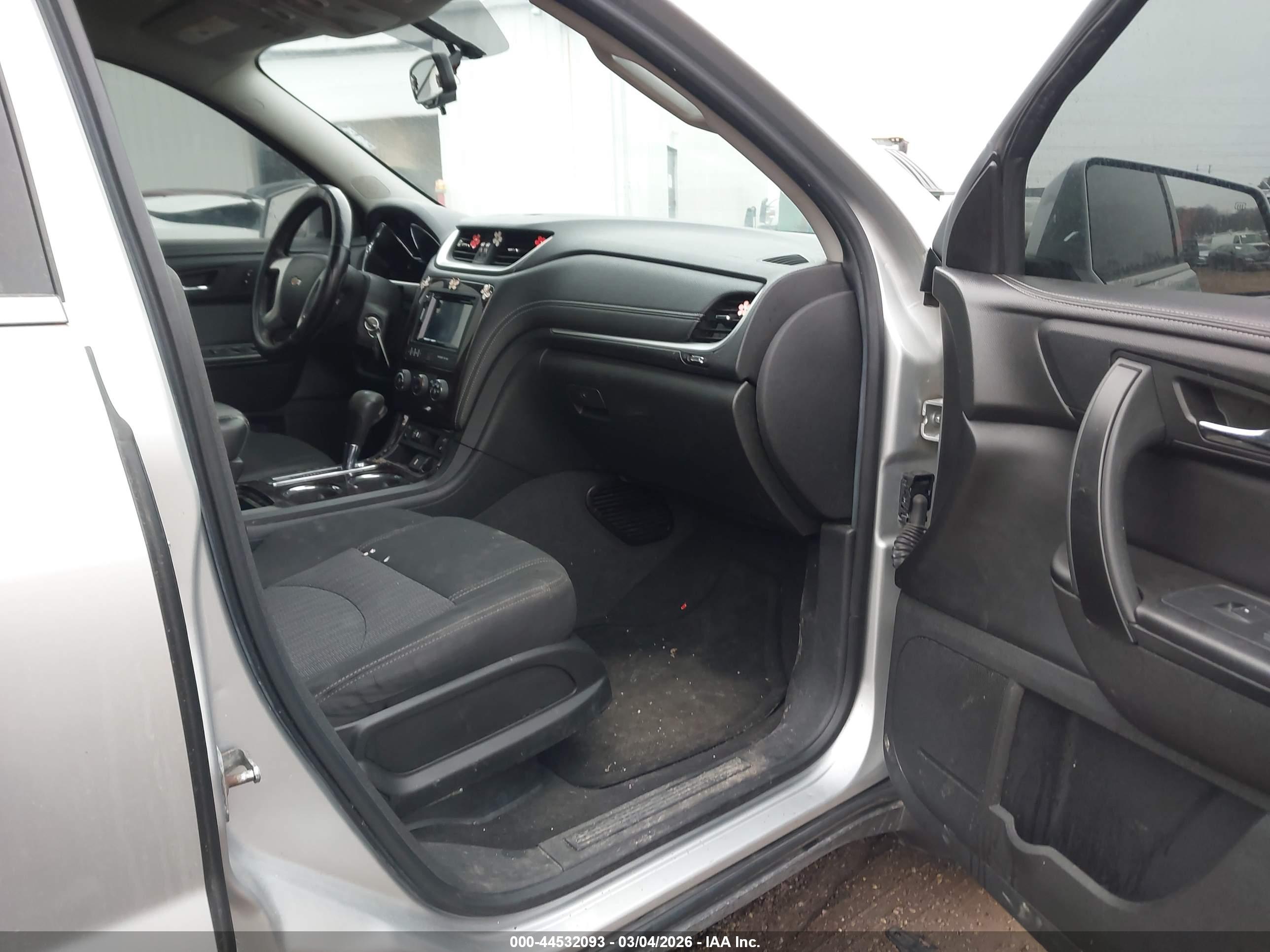 CHEVROLET TRAVERSE image 5