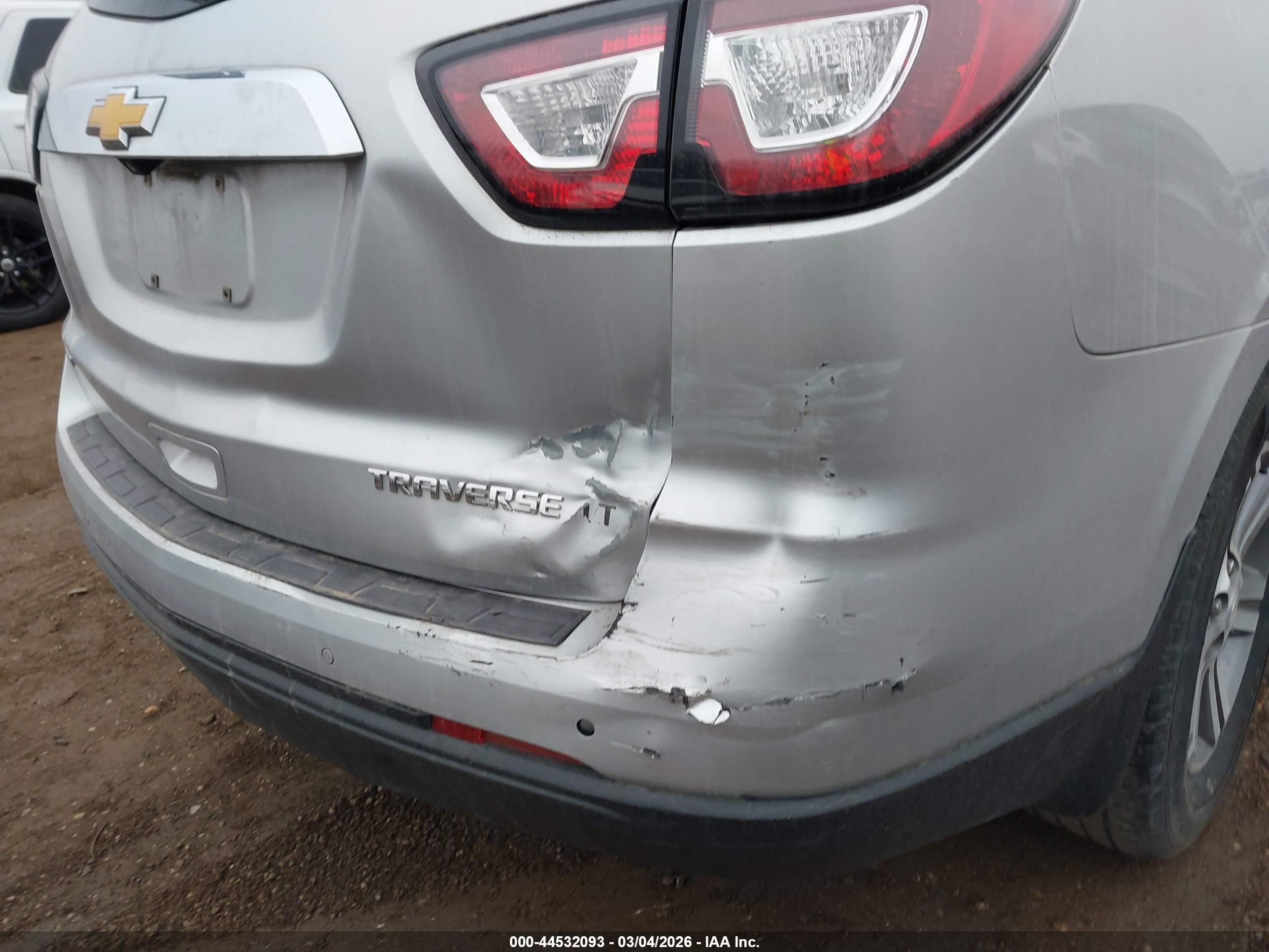 CHEVROLET TRAVERSE image 6