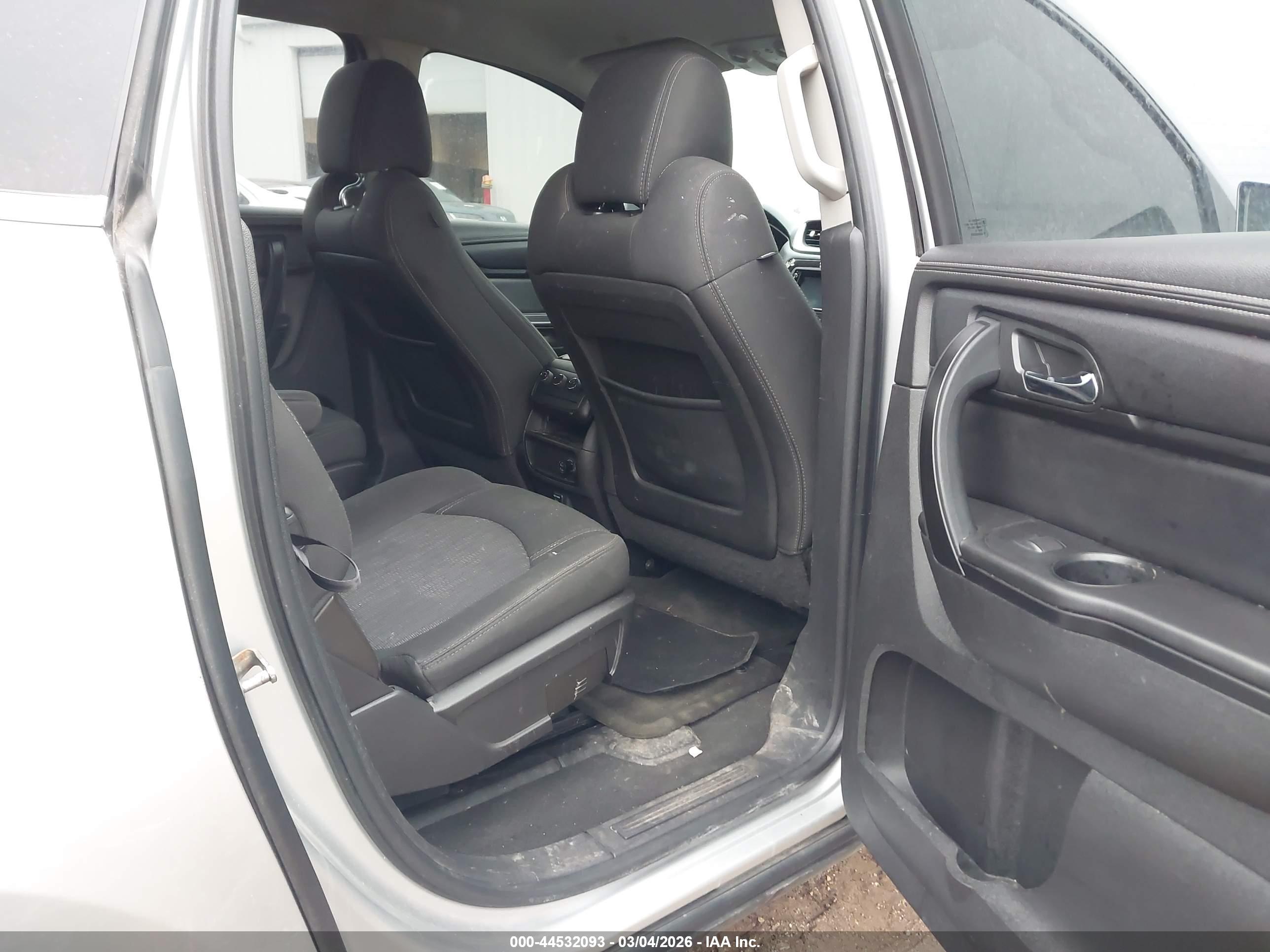 CHEVROLET TRAVERSE image 8