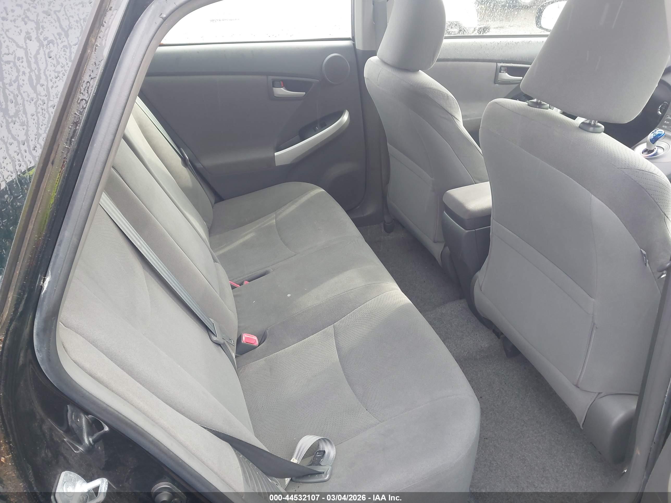 TOYOTA PRIUS image 8
