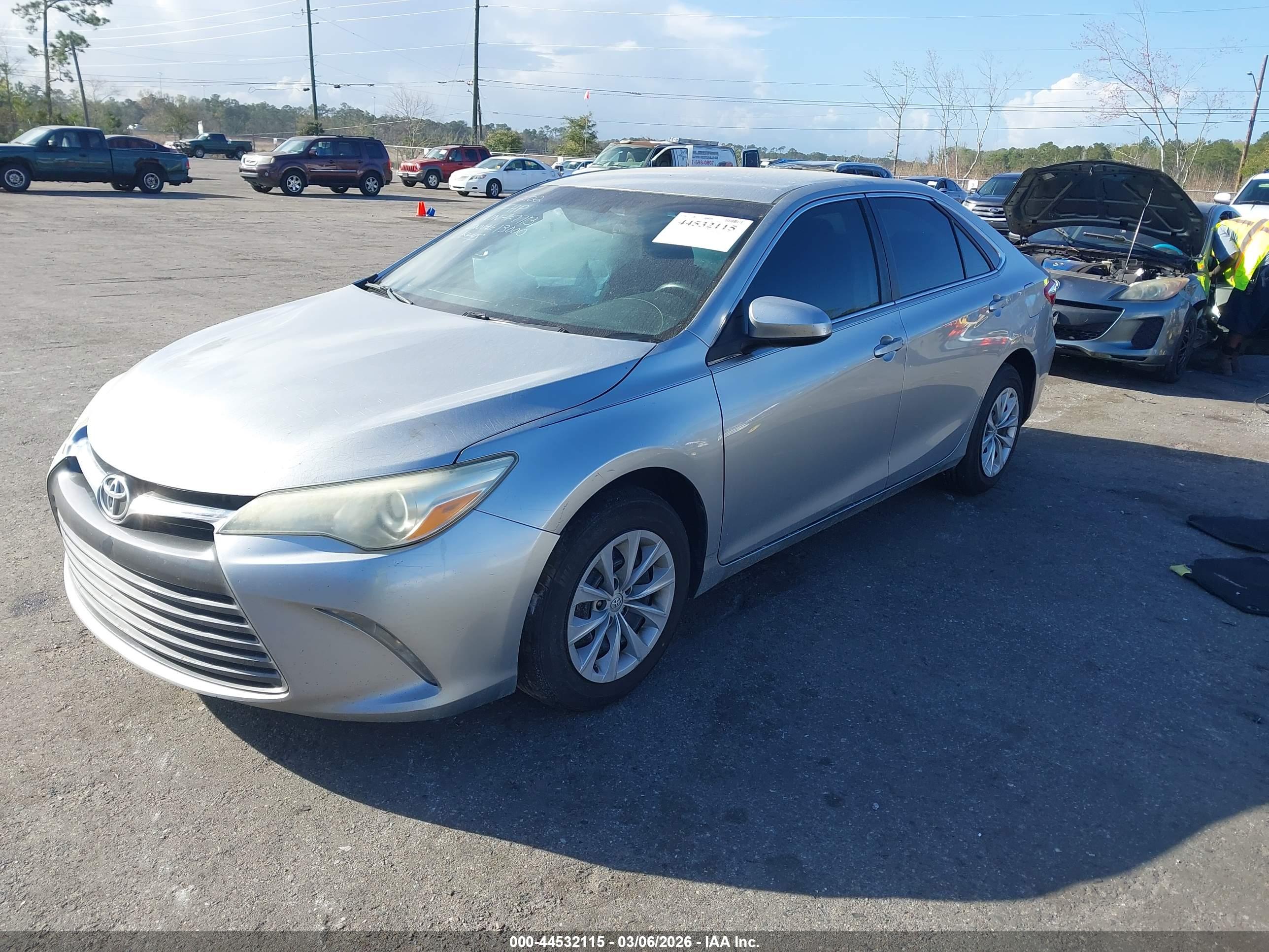 TOYOTA CAMRY image 2