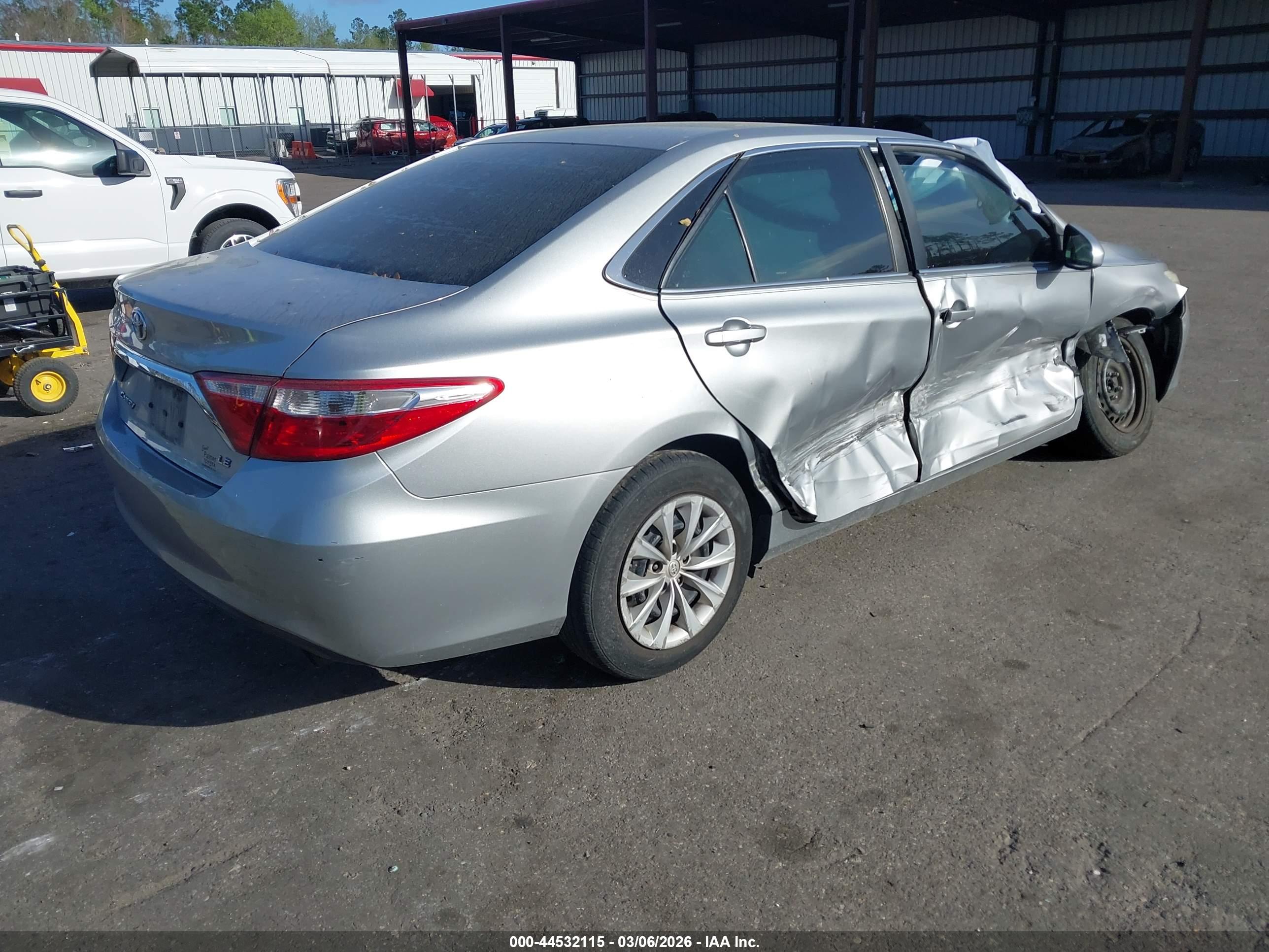 TOYOTA CAMRY image 4