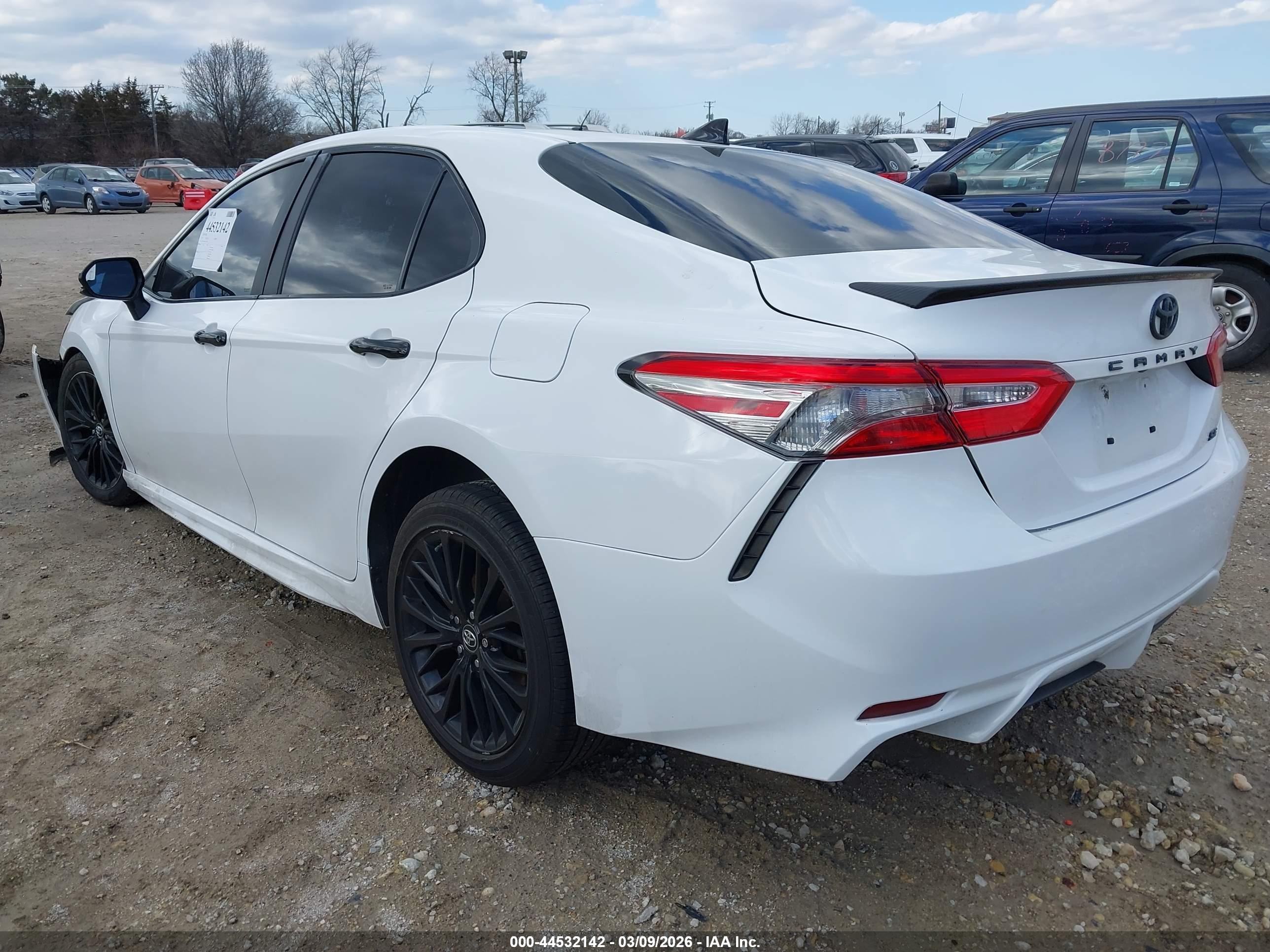 TOYOTA CAMRY image 3