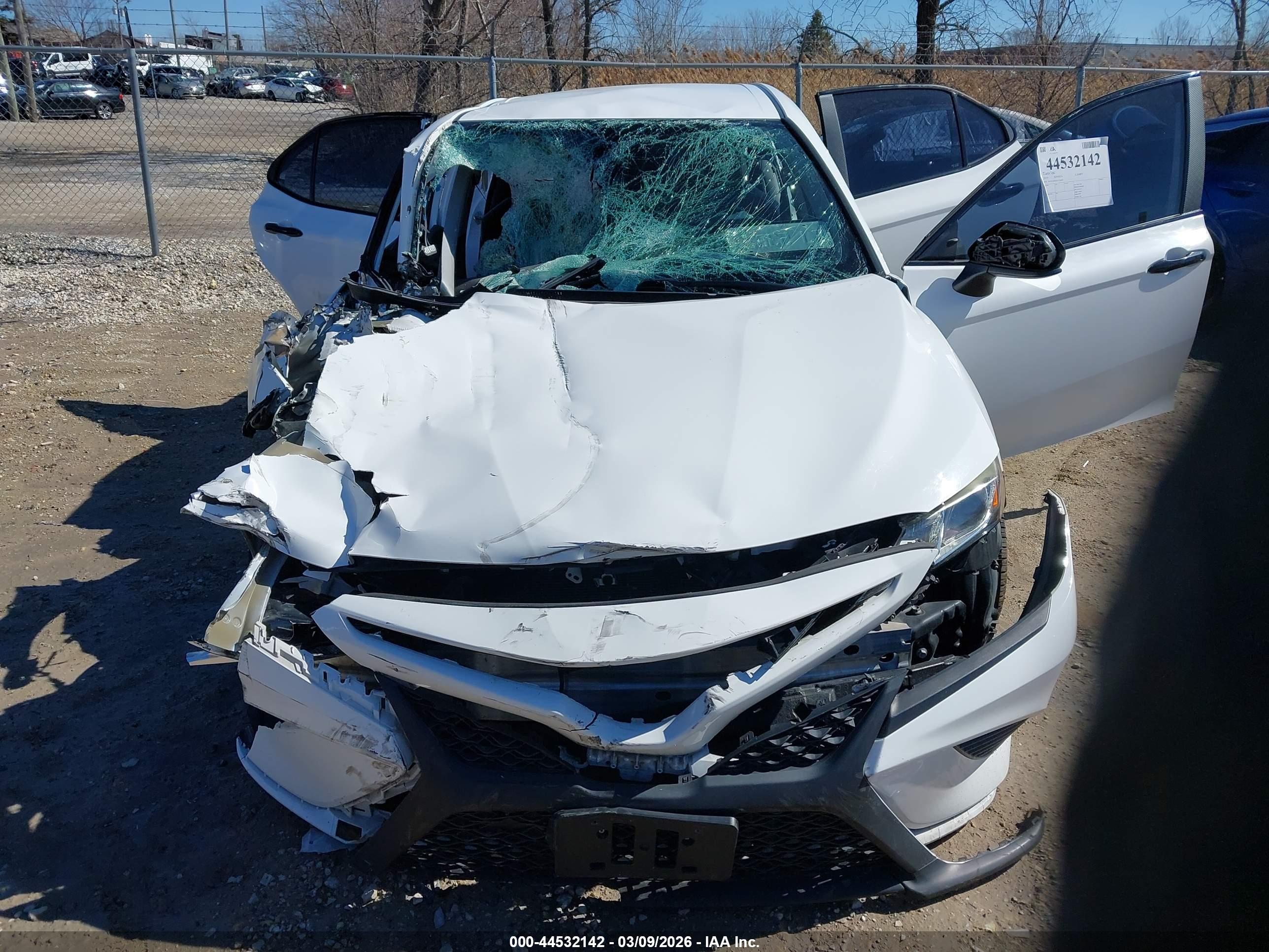 TOYOTA CAMRY image 6