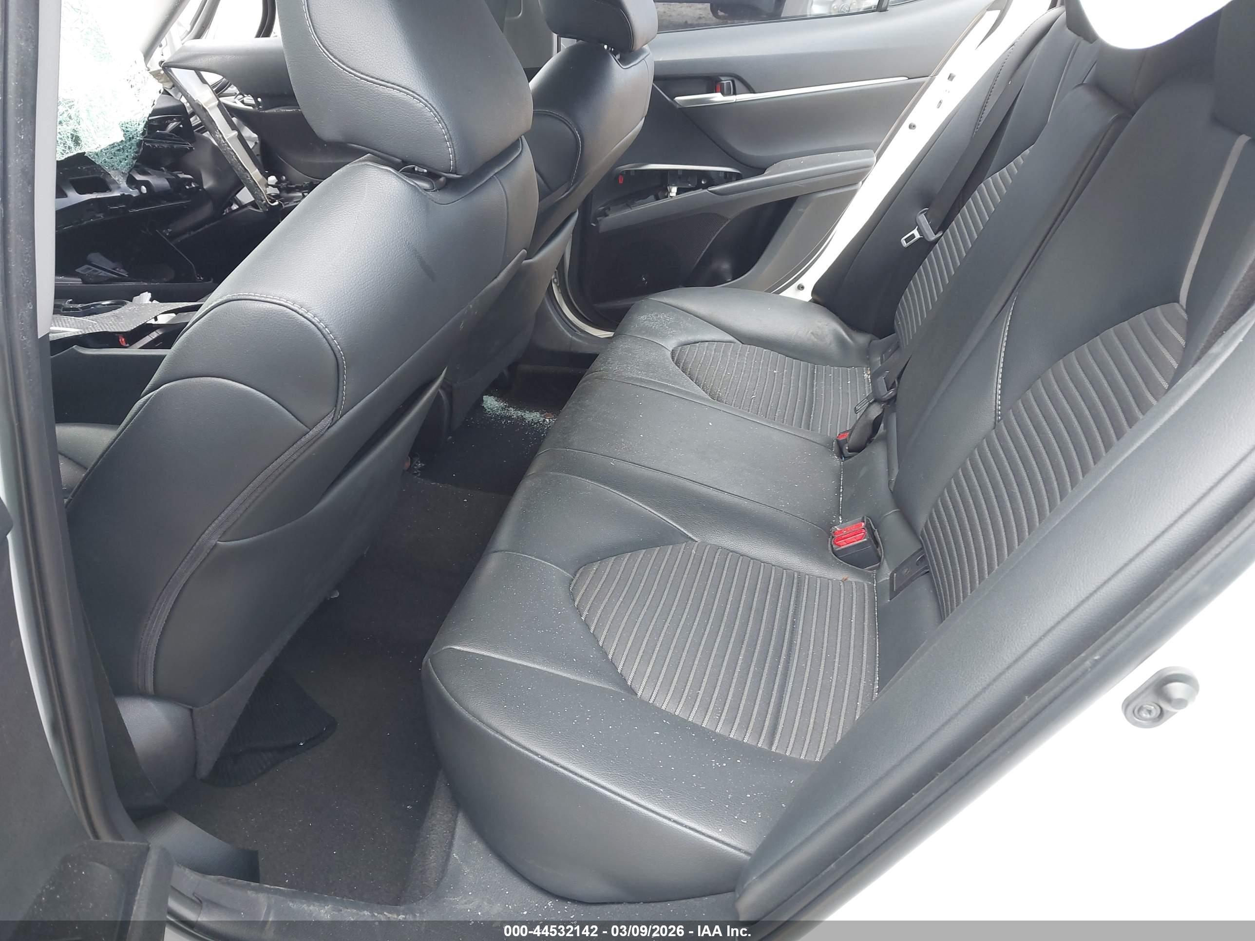 TOYOTA CAMRY image 8