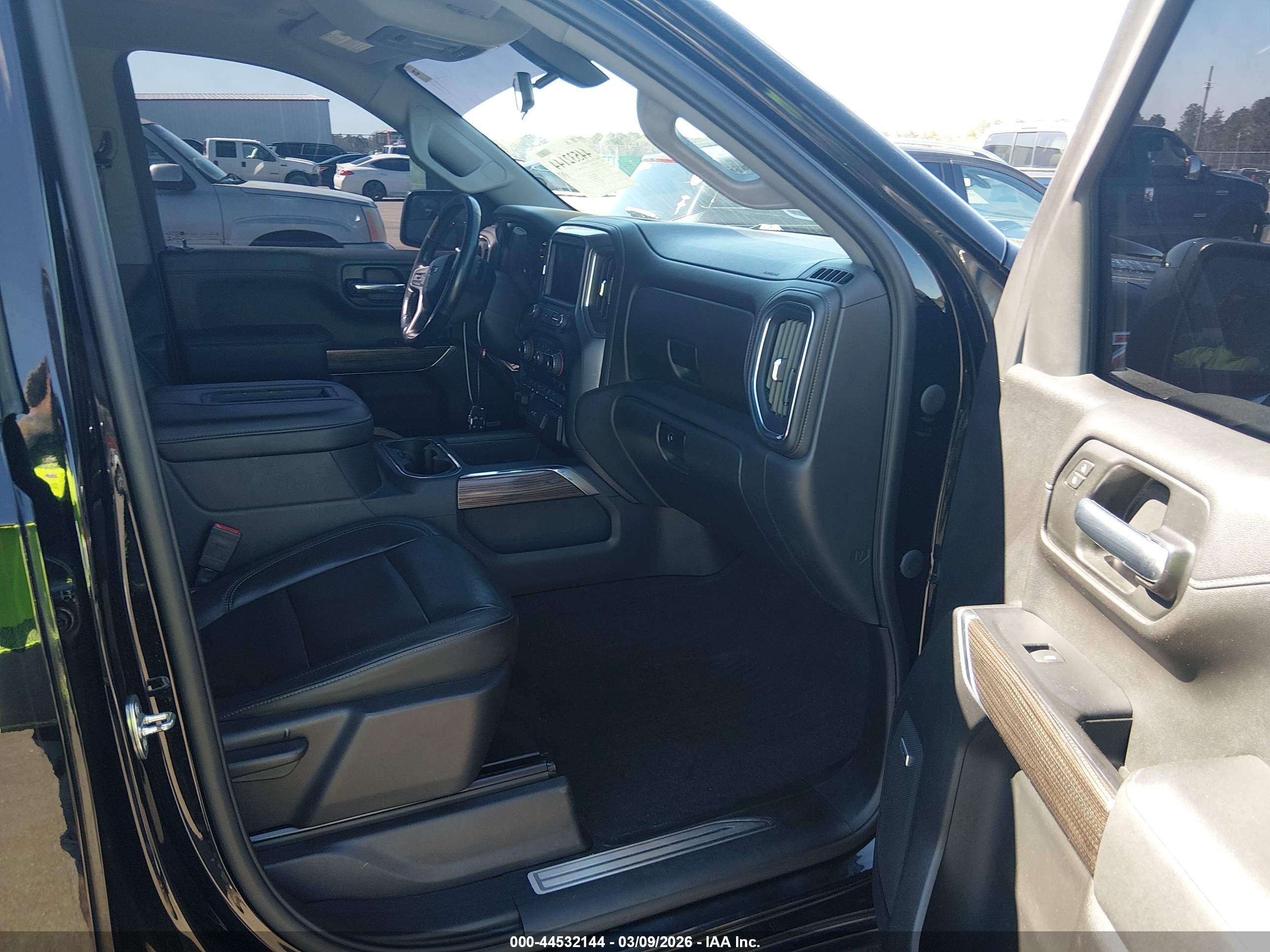 CHEVROLET SILVERADO image 5