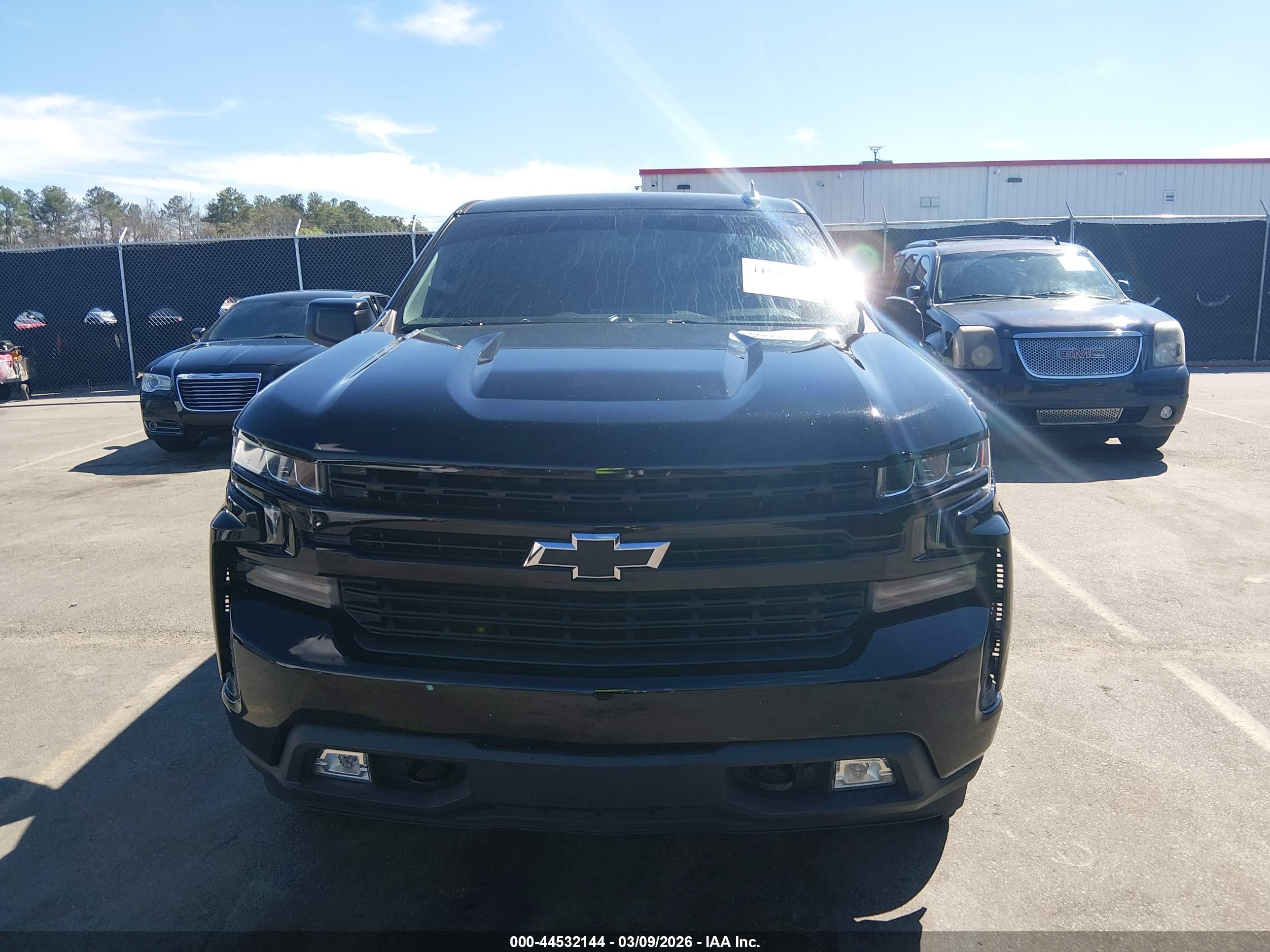 CHEVROLET SILVERADO image 6