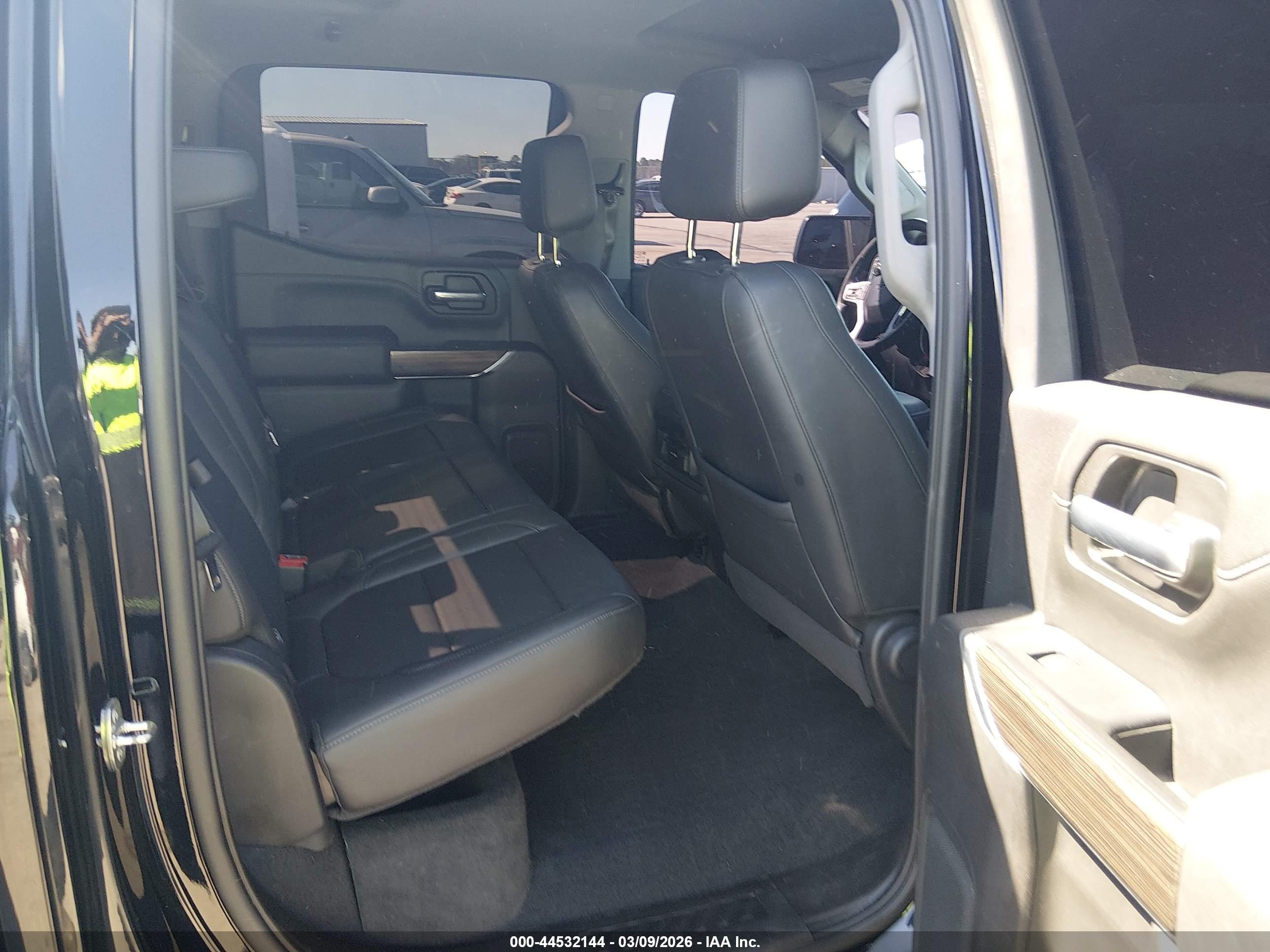 CHEVROLET SILVERADO image 8