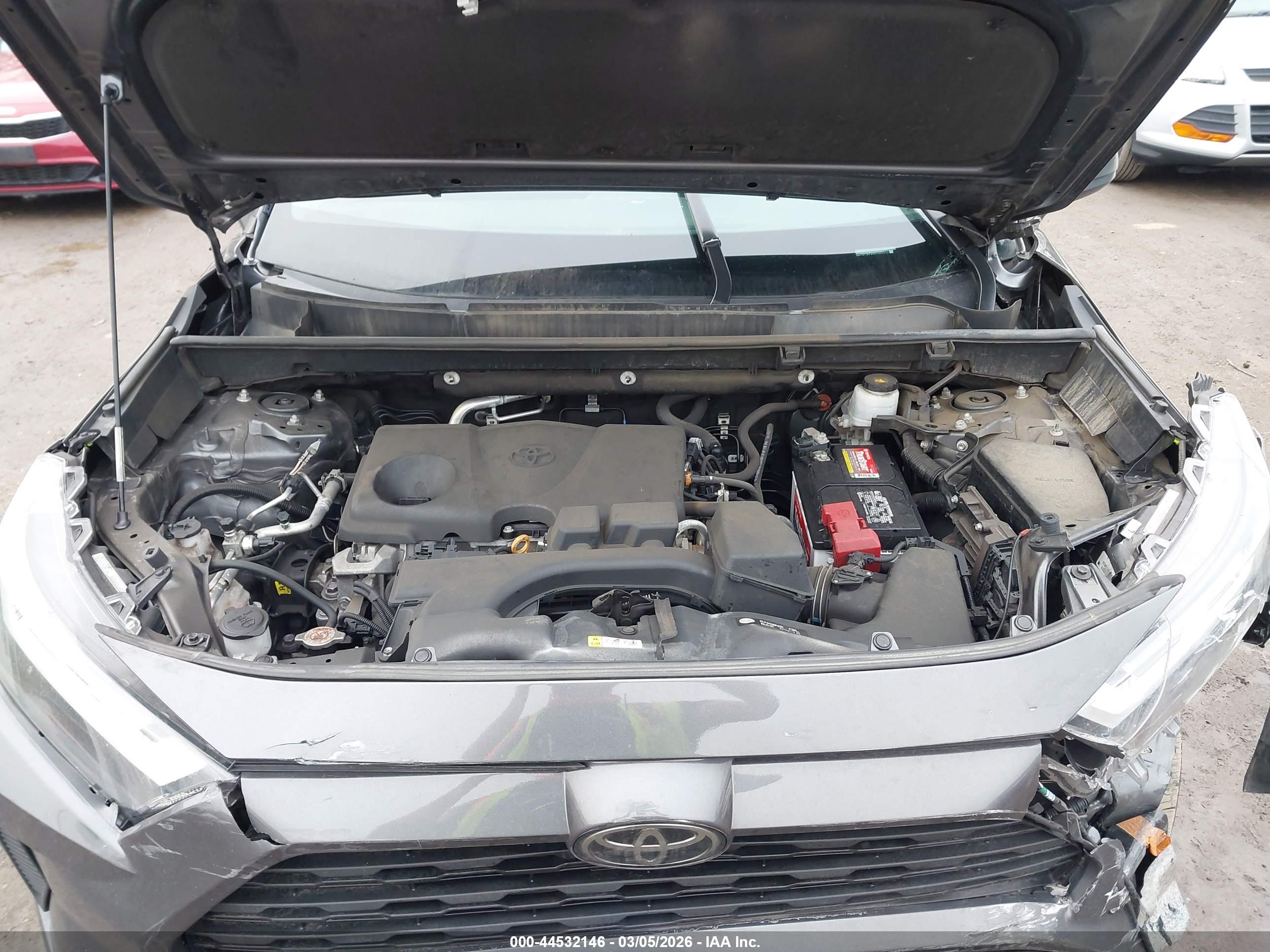 TOYOTA RAV4 image 10