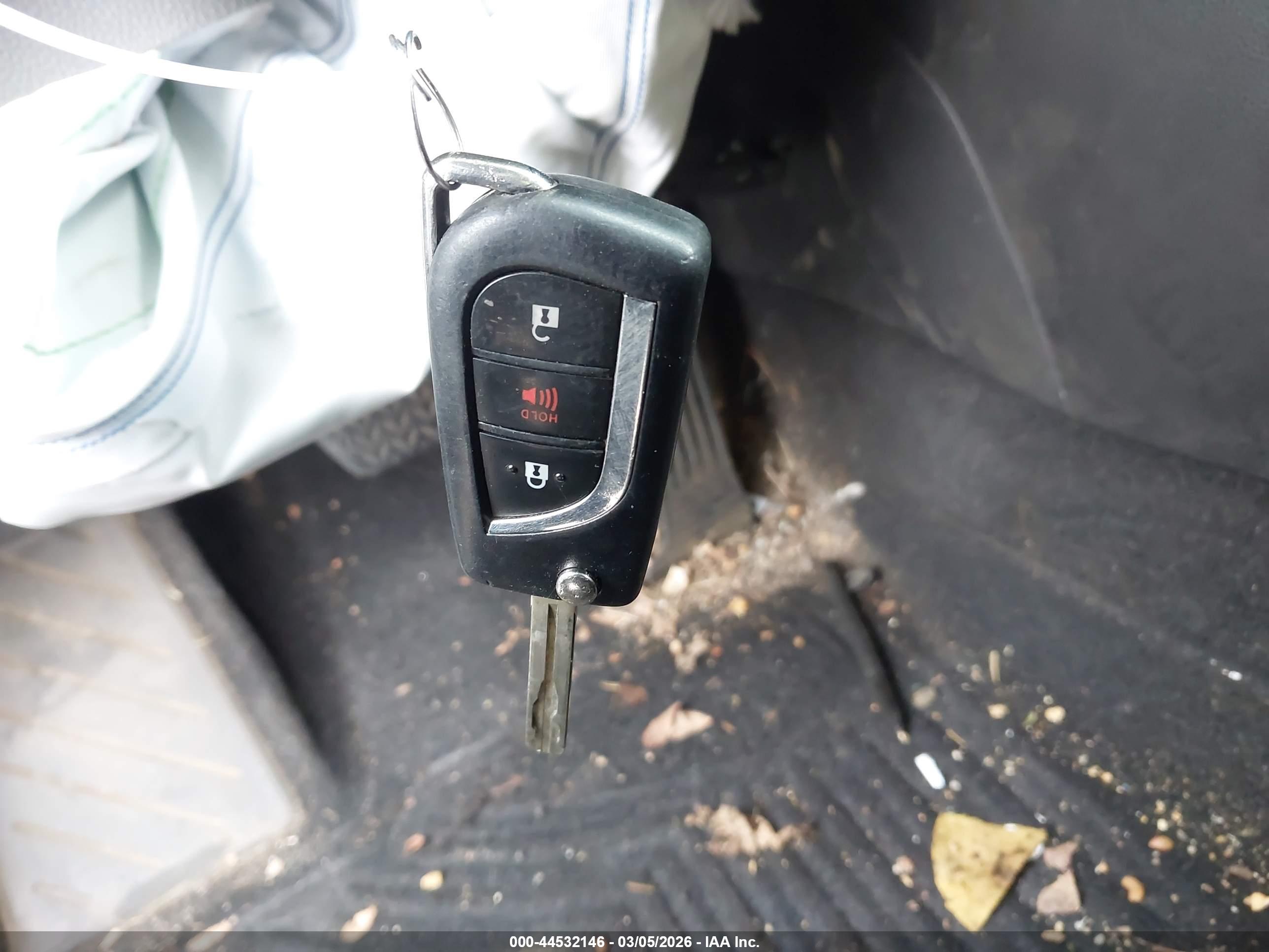 TOYOTA RAV4 image 11