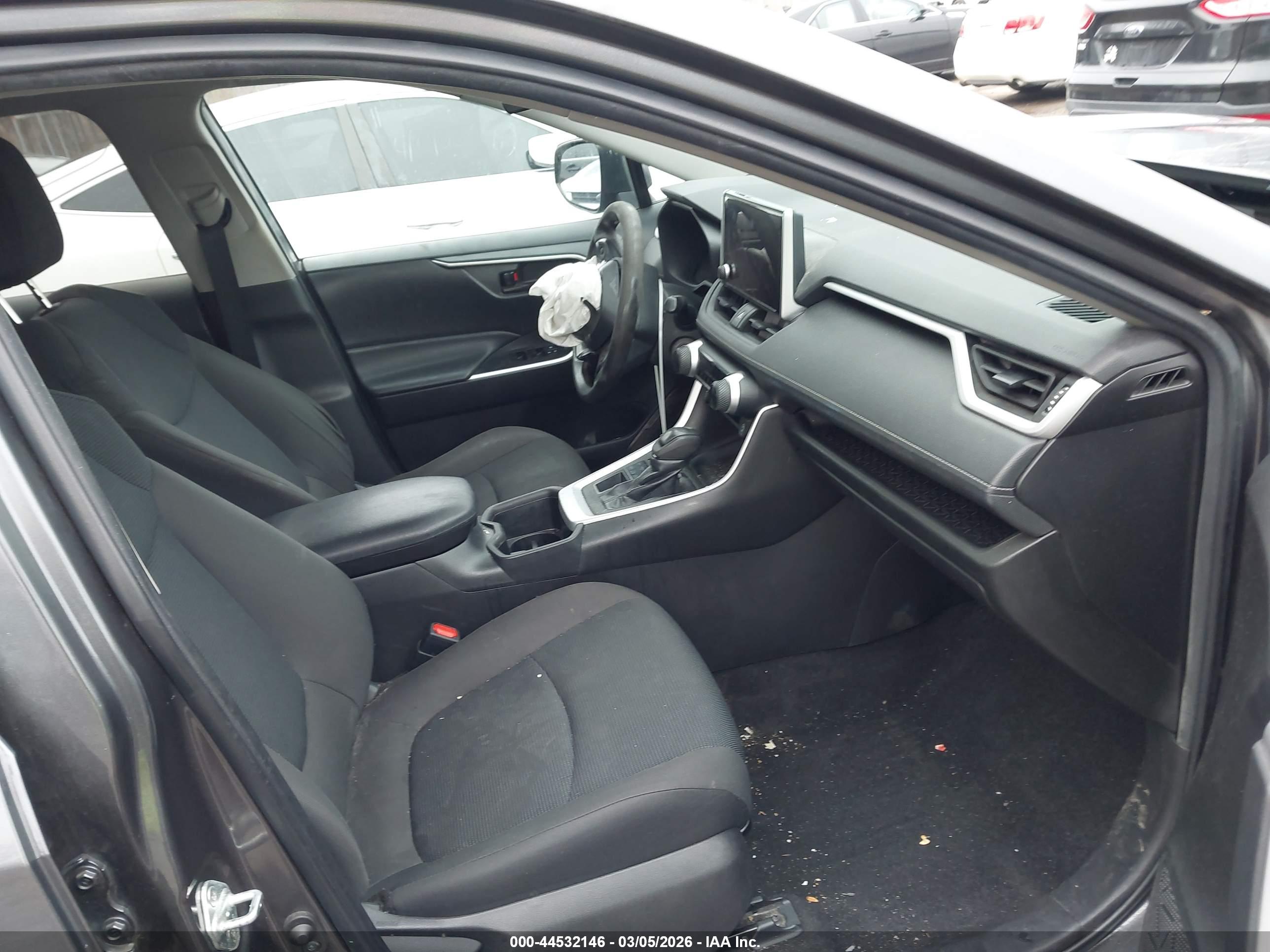 TOYOTA RAV4 image 5