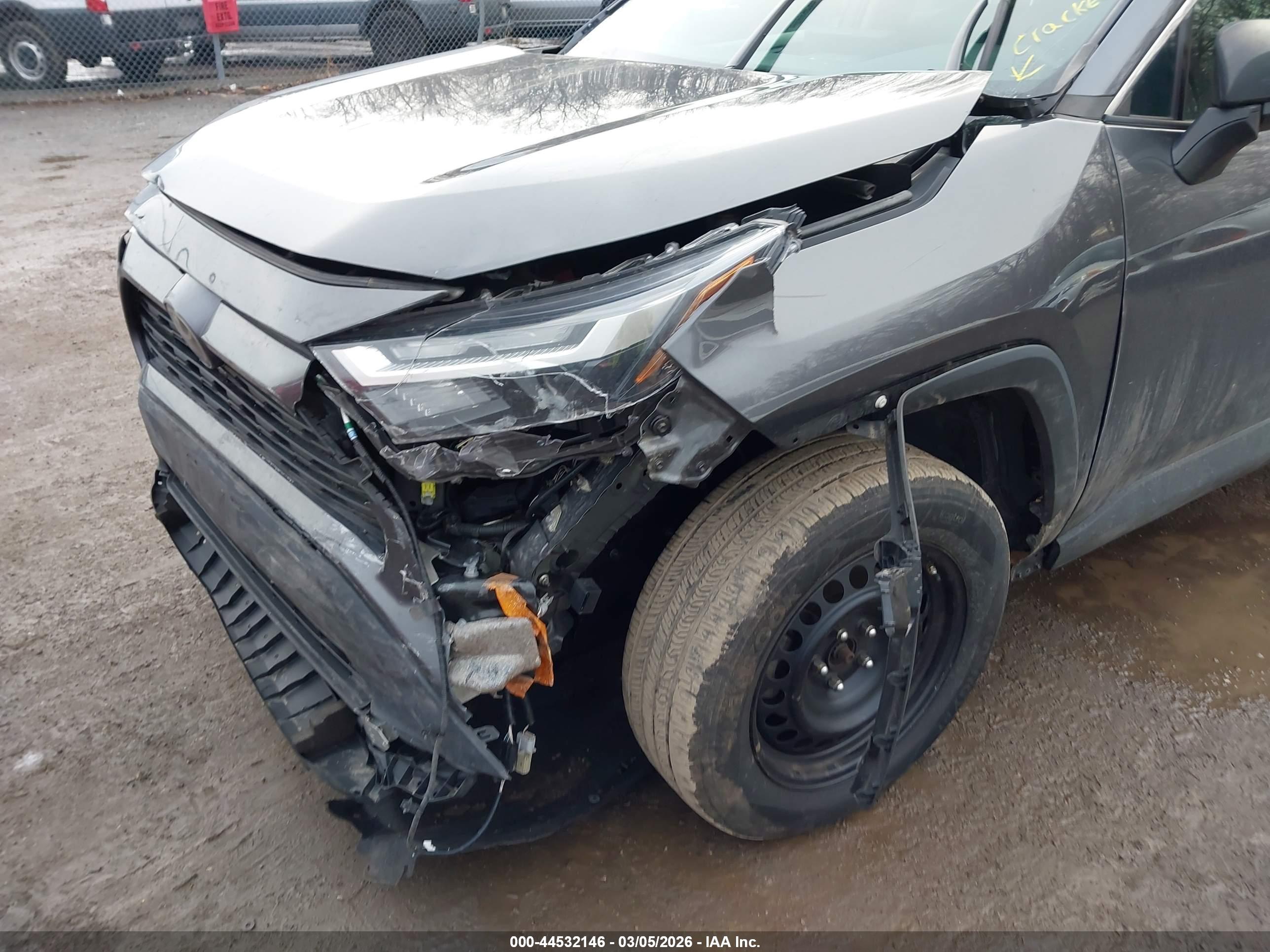 TOYOTA RAV4 image 6