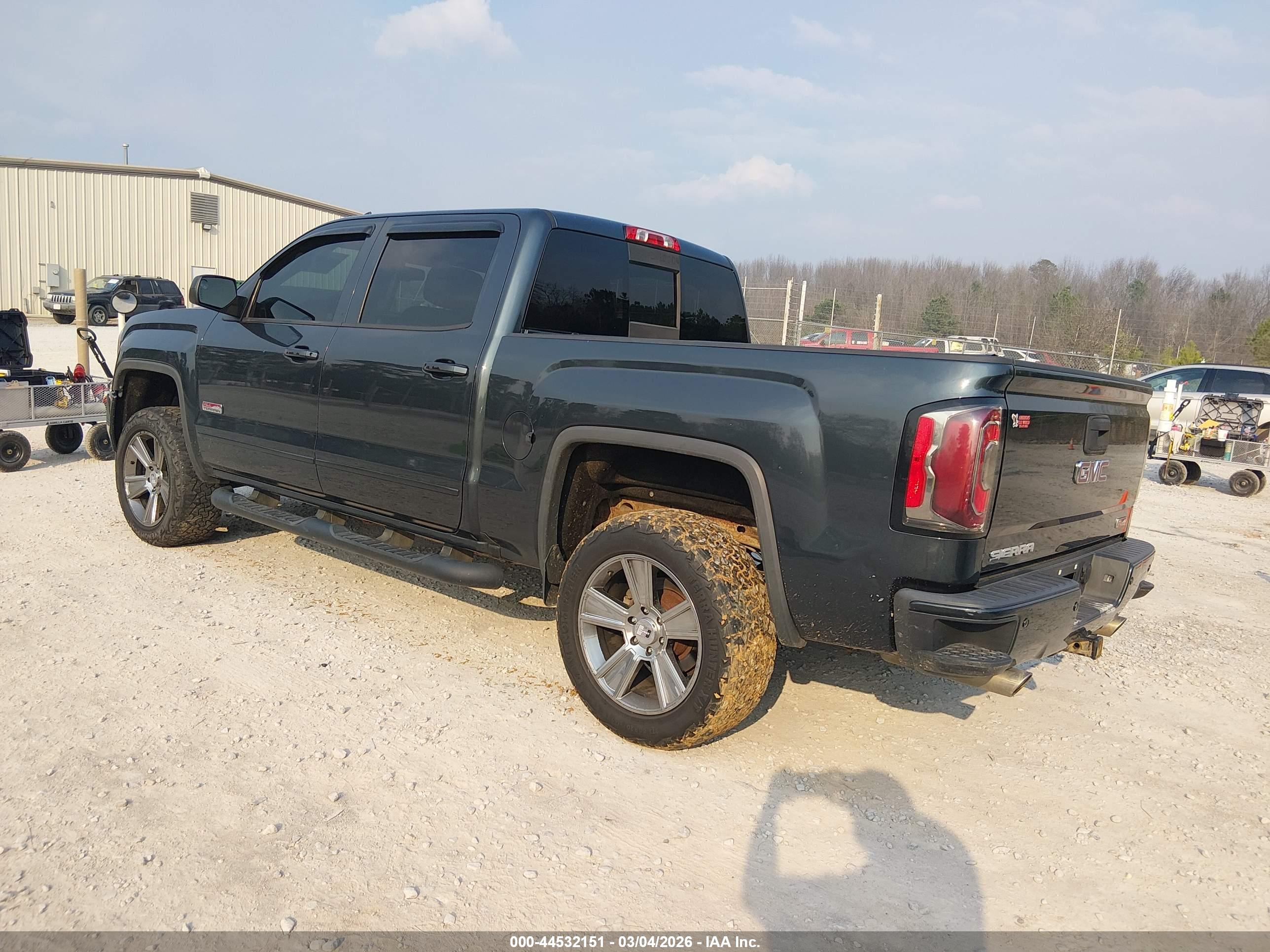 GMC SIERRA image 3