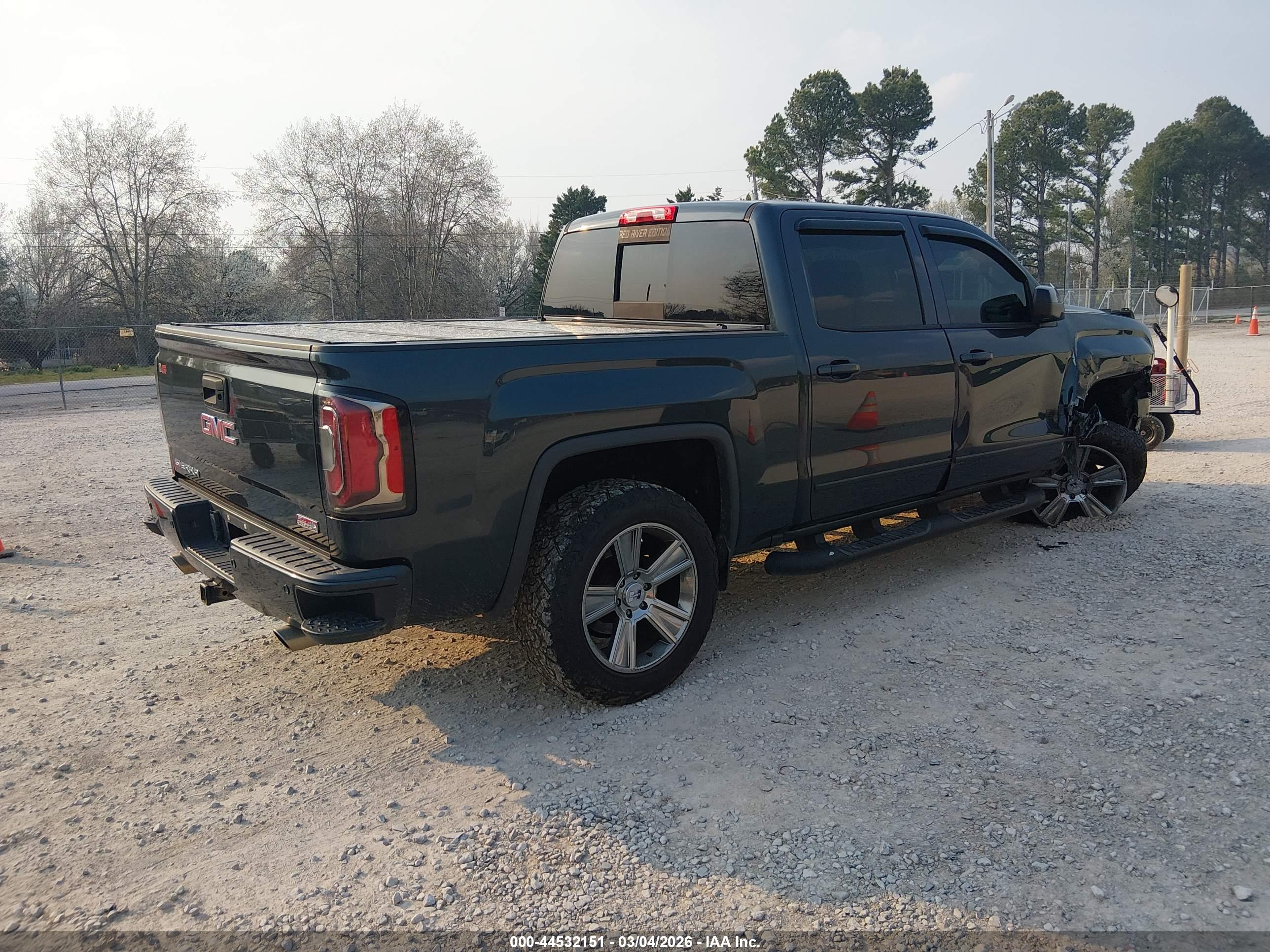 GMC SIERRA image 4