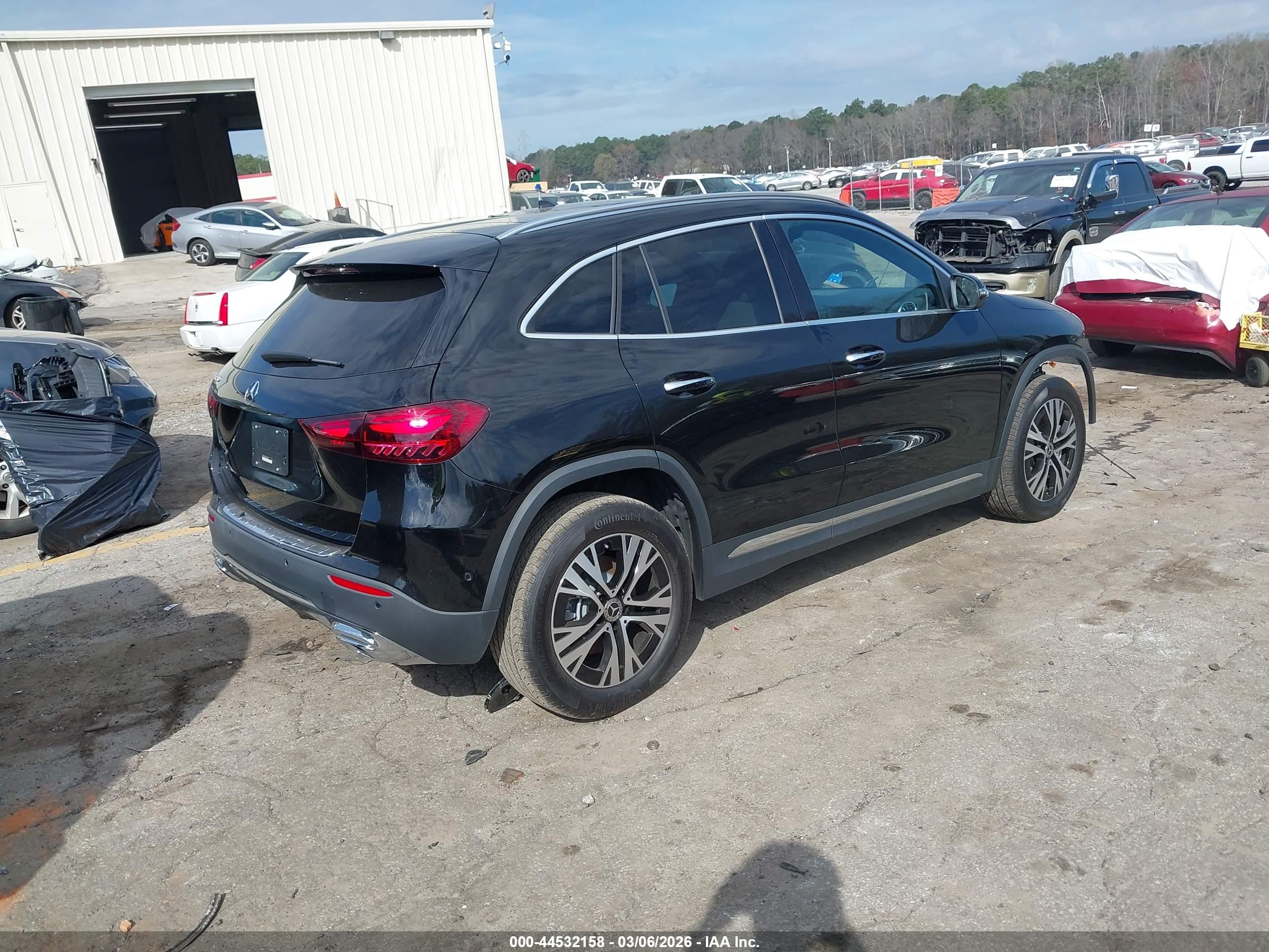 MERCEDES-BENZ GLA image 4
