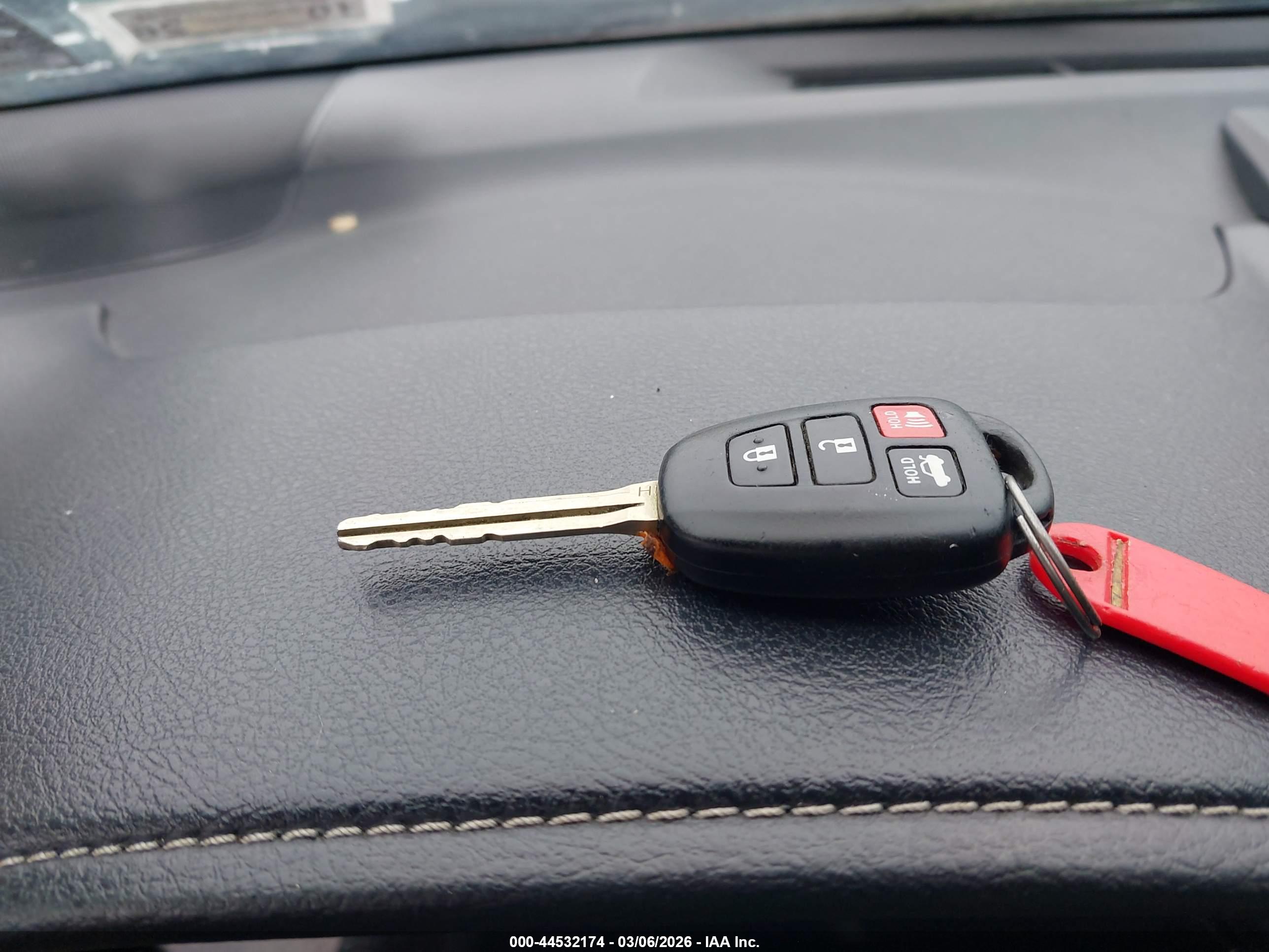 TOYOTA CAMRY image 11