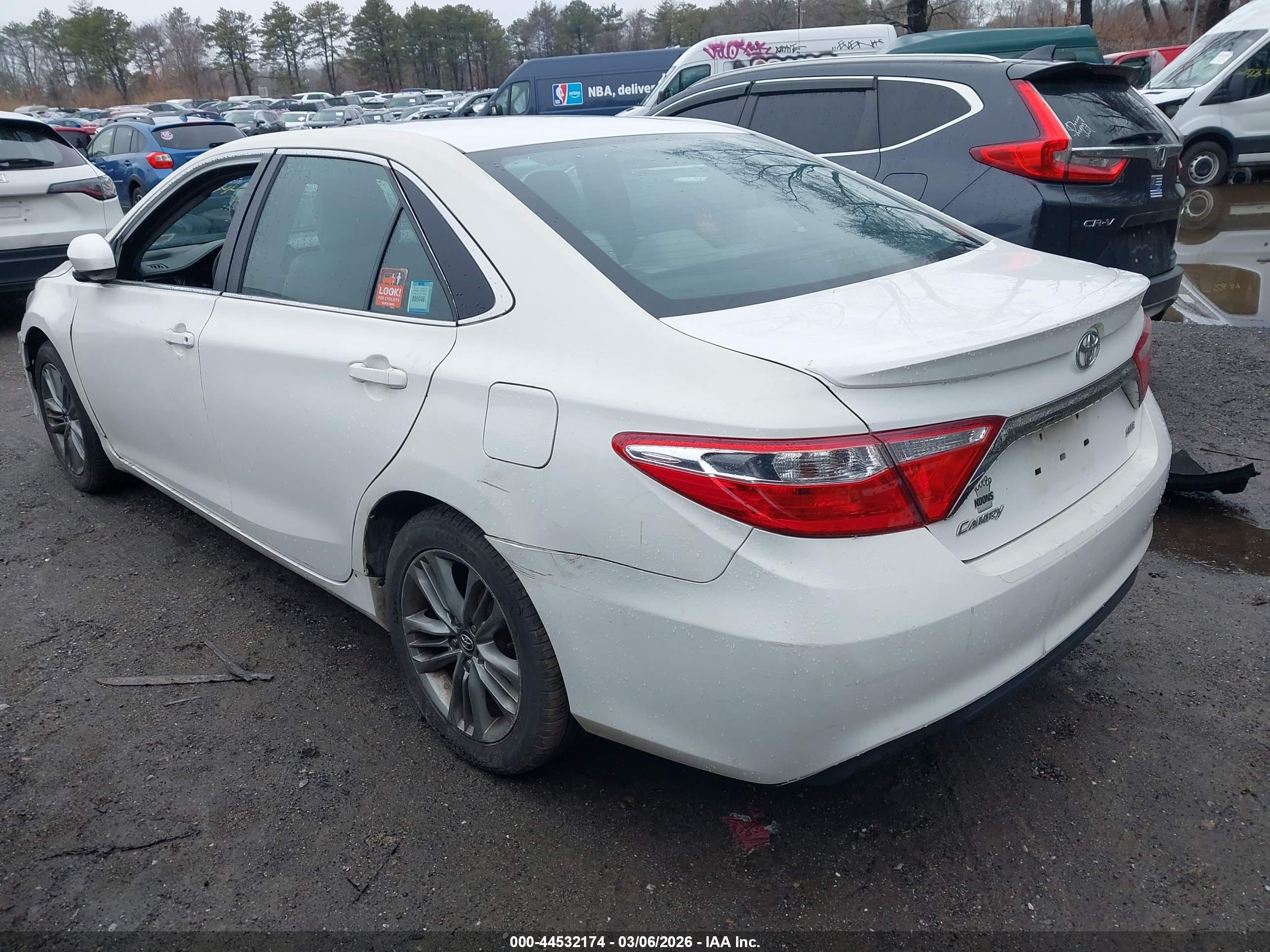 TOYOTA CAMRY image 3