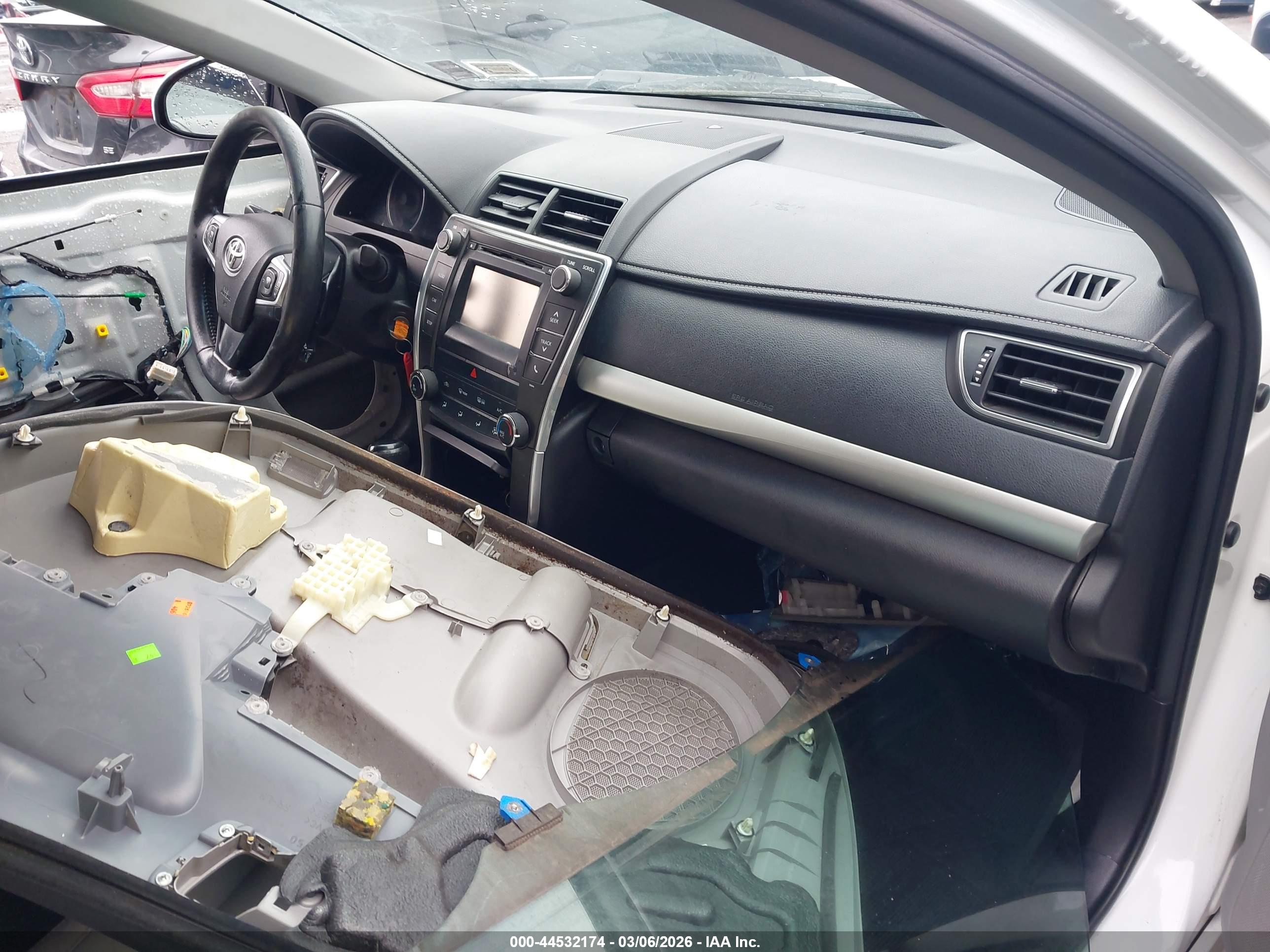 TOYOTA CAMRY image 5