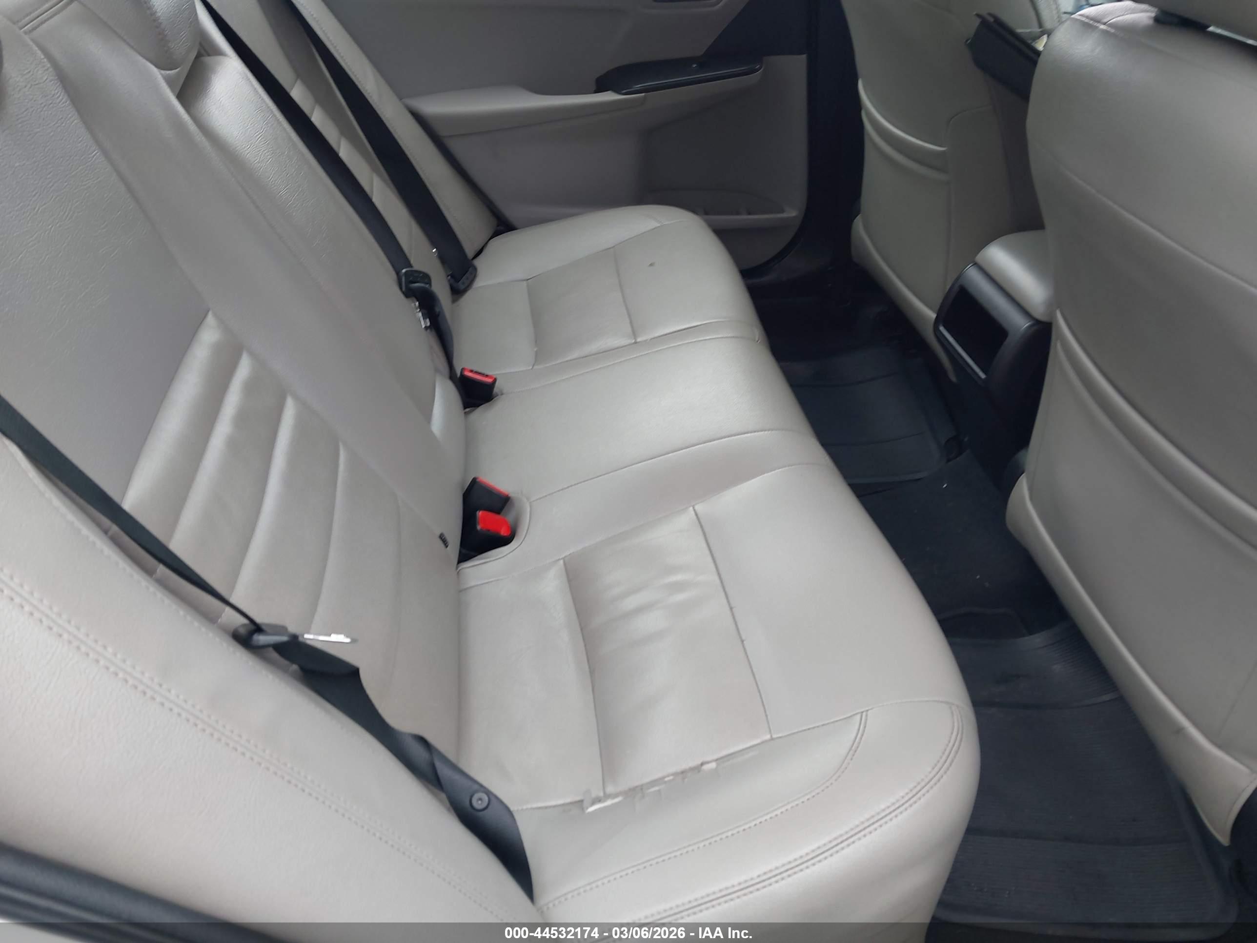 TOYOTA CAMRY image 8