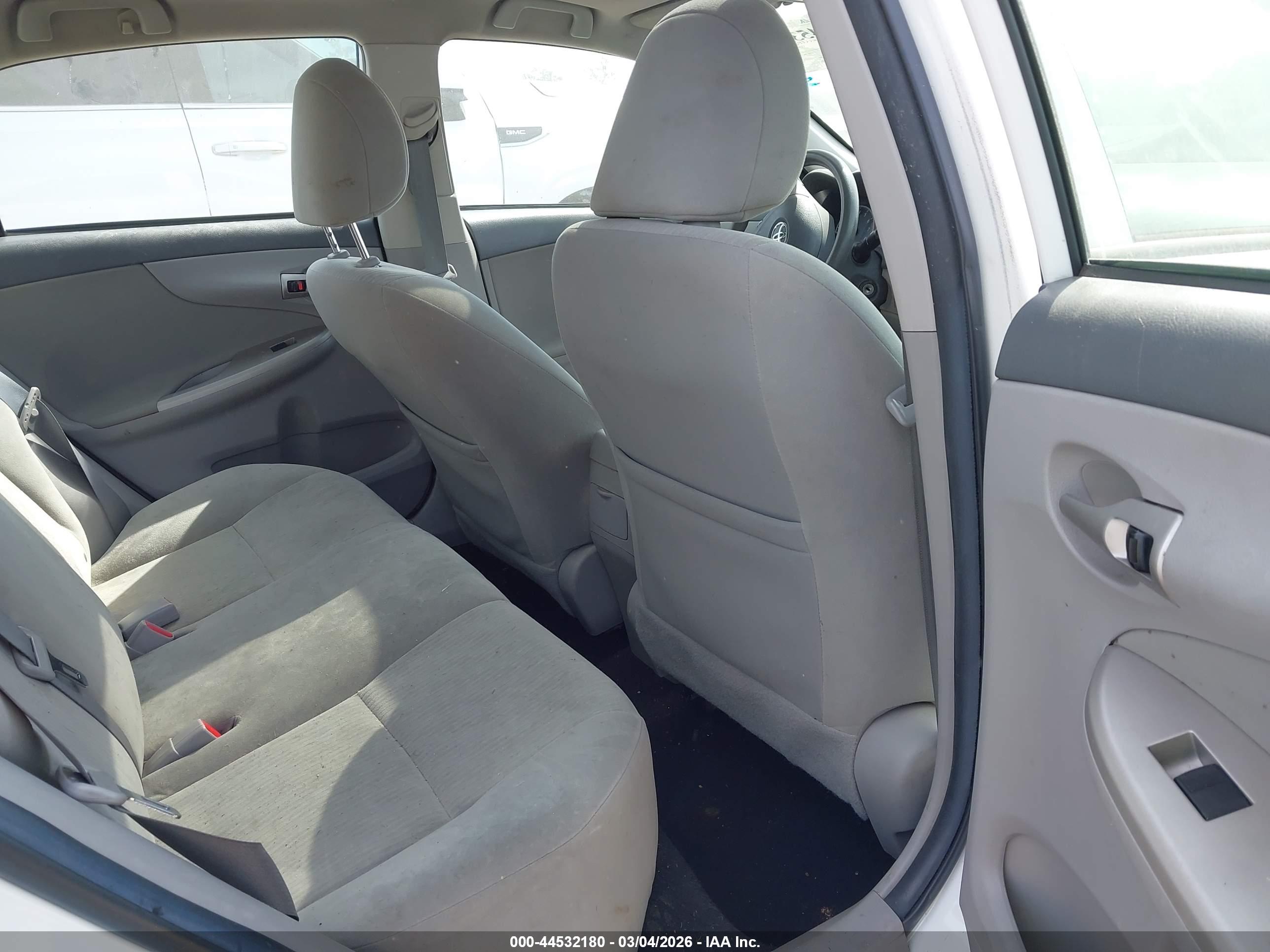 TOYOTA COROLLA image 8