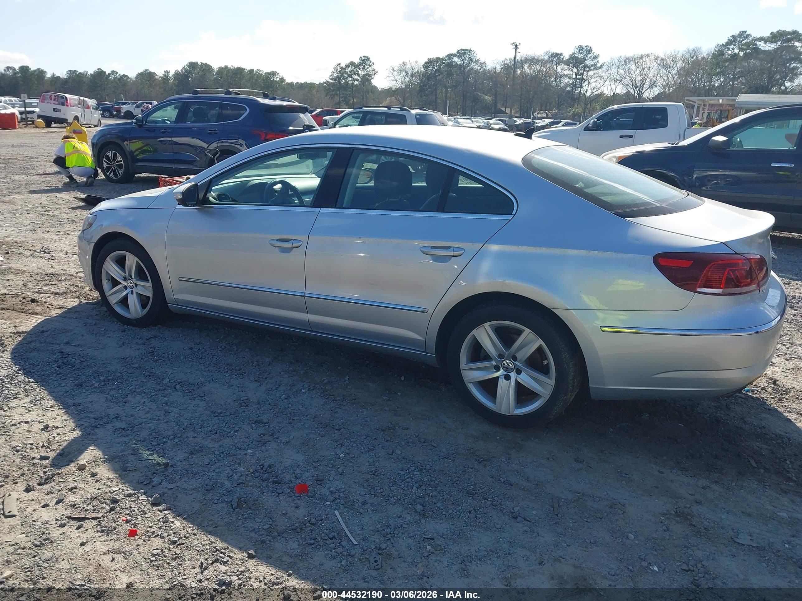 VOLKSWAGEN CC image 3