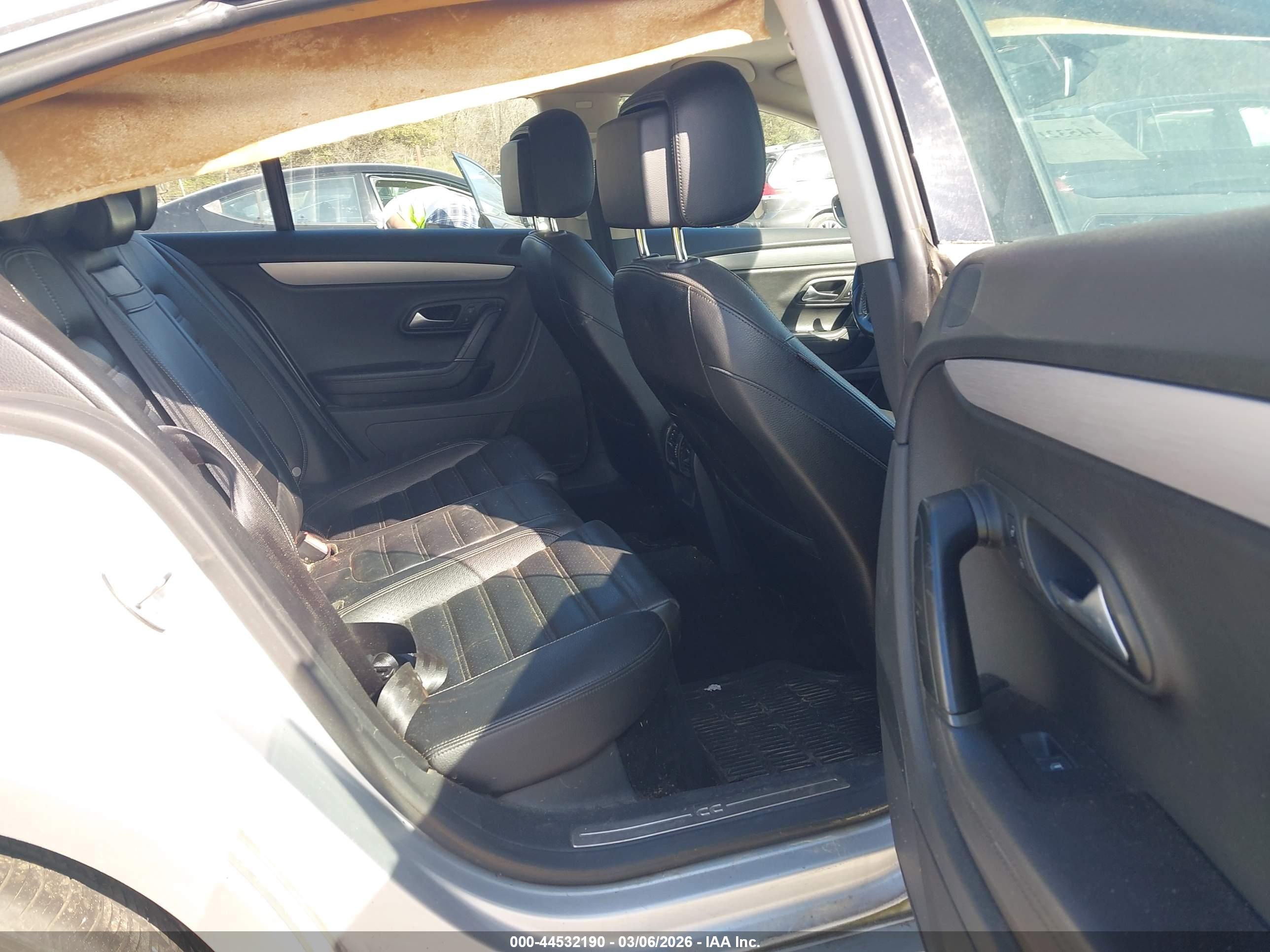 VOLKSWAGEN CC image 8