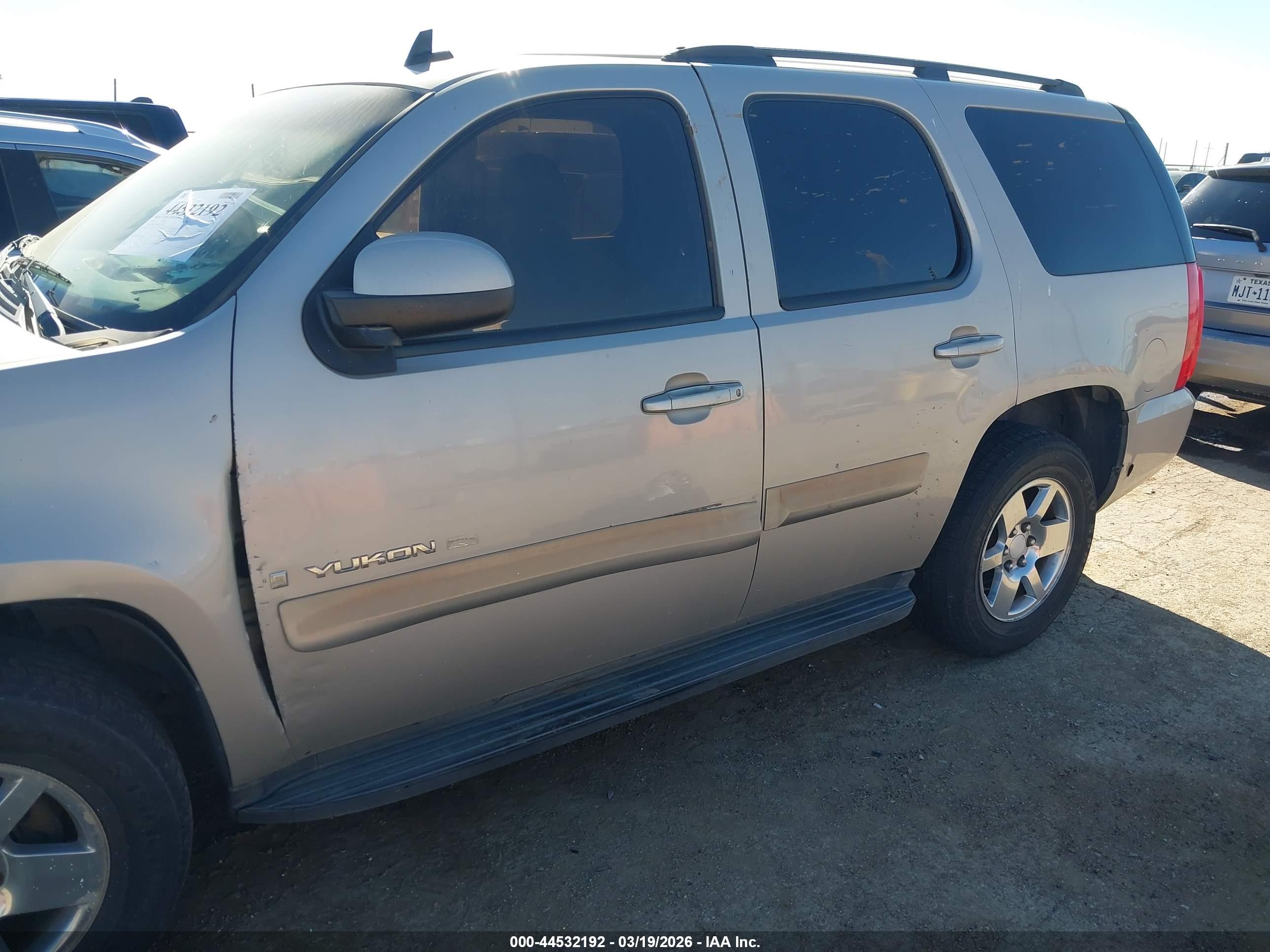 GMC YUKON image 6
