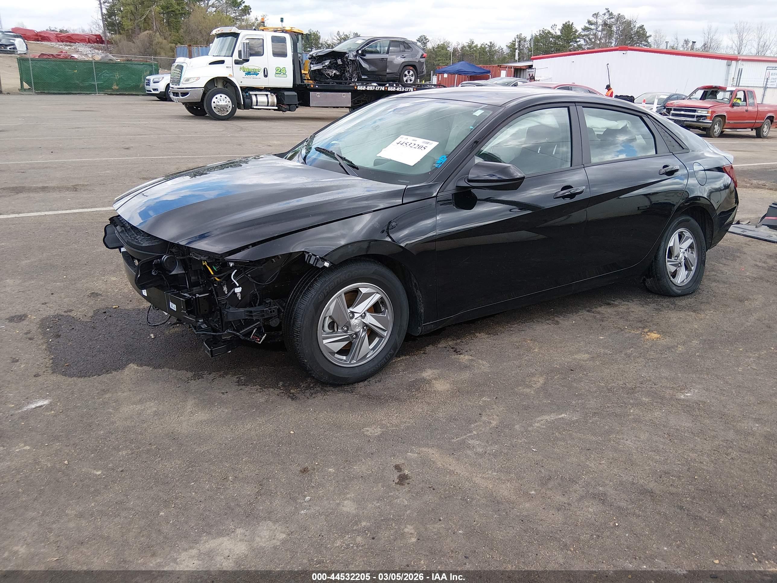 HYUNDAI ELANTRA image 2
