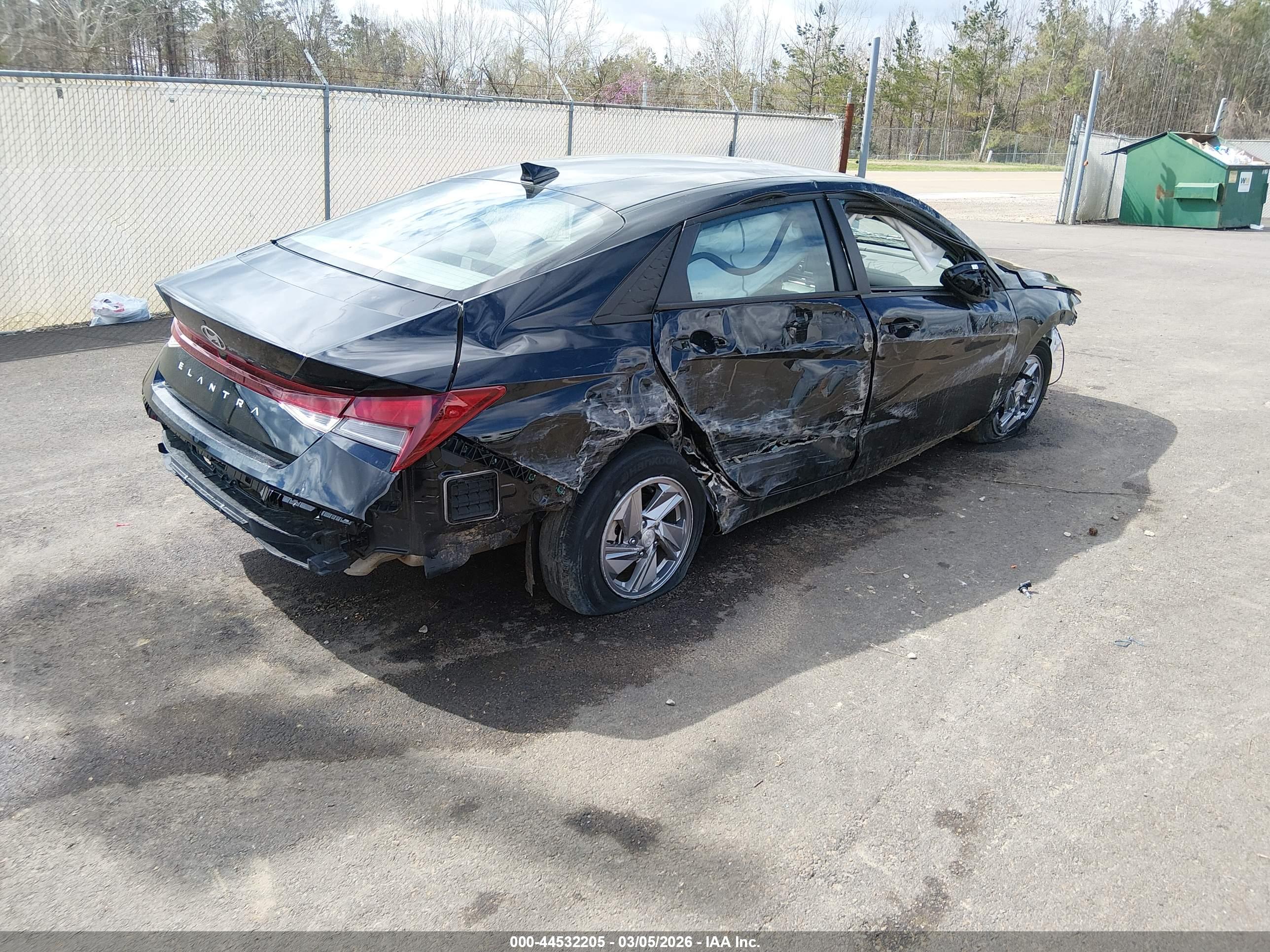 HYUNDAI ELANTRA image 4