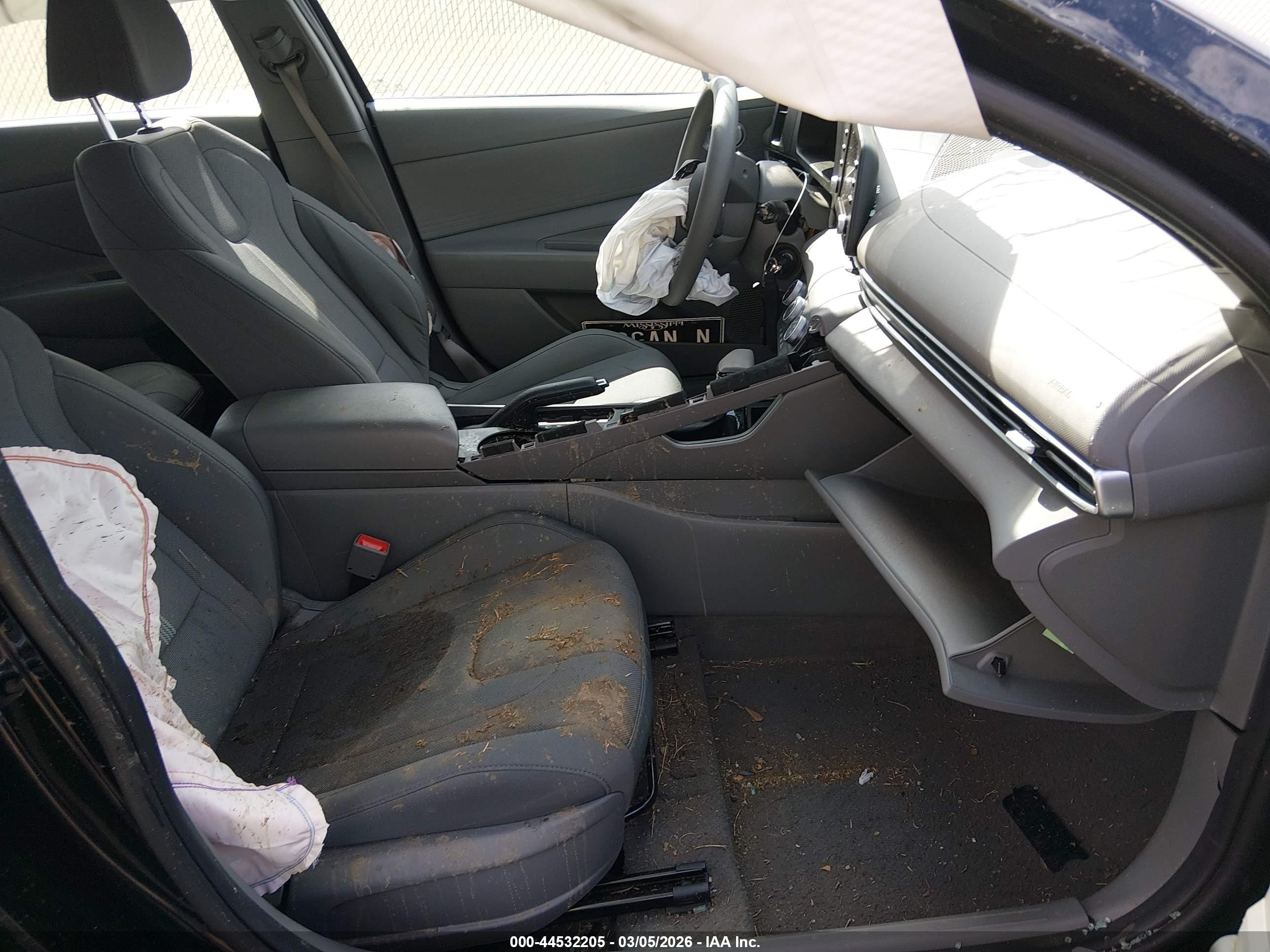 HYUNDAI ELANTRA image 5