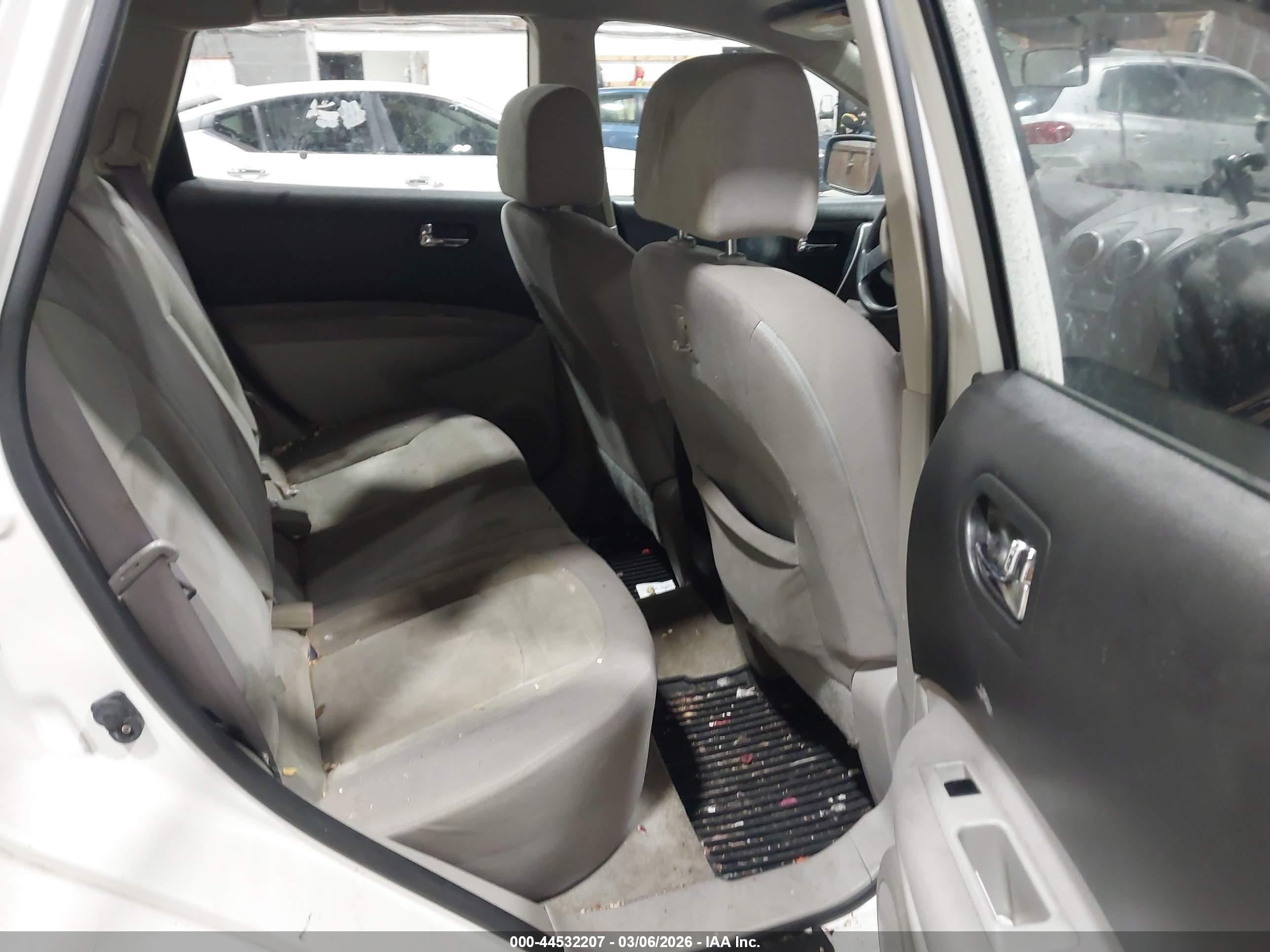 NISSAN ROGUE image 8