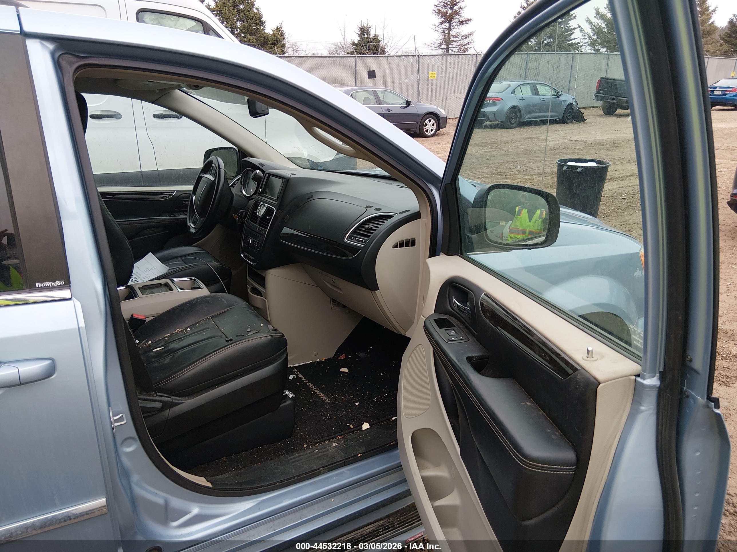 CHRYSLER TOWN image 5